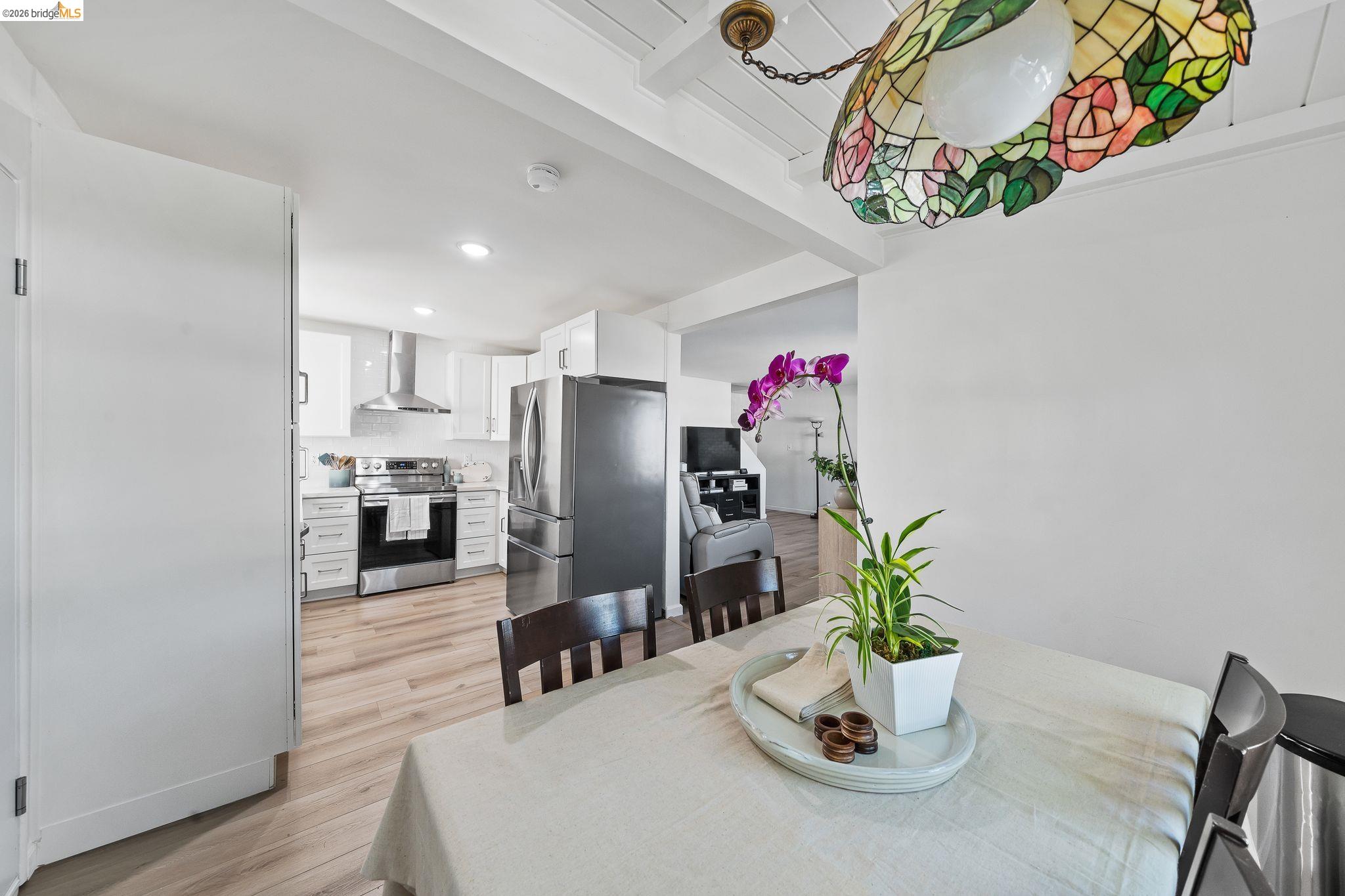 Detail Gallery Image 4 of 16 For 2410 Colusa, Pinole,  CA 94564 - 4 Beds | 2 Baths