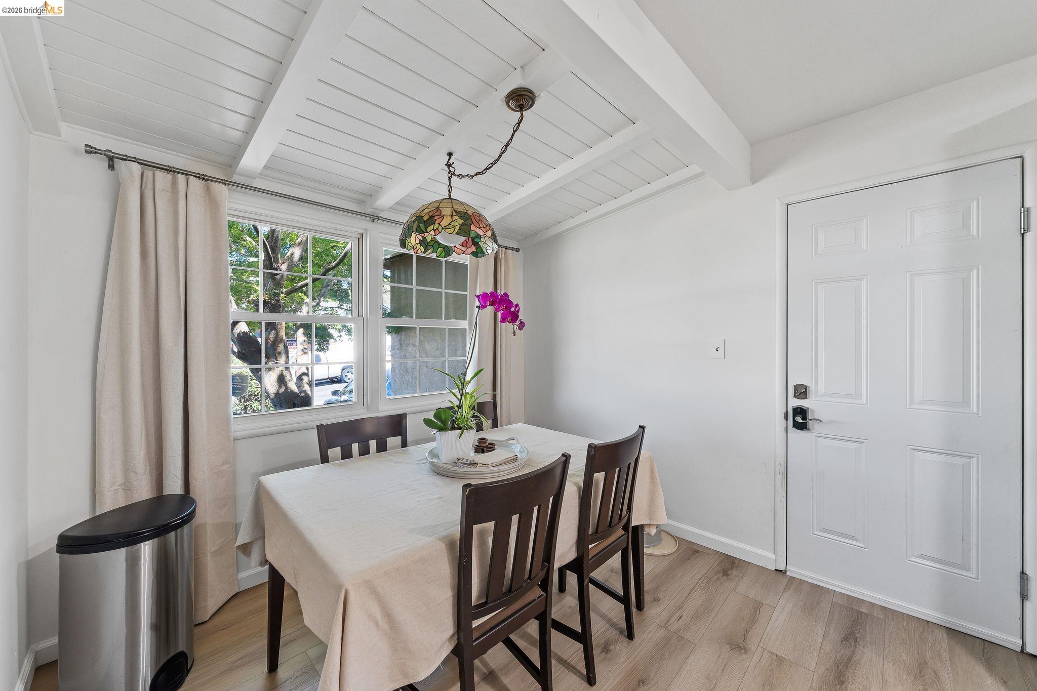Detail Gallery Image 5 of 16 For 2410 Colusa, Pinole,  CA 94564 - 4 Beds | 2 Baths