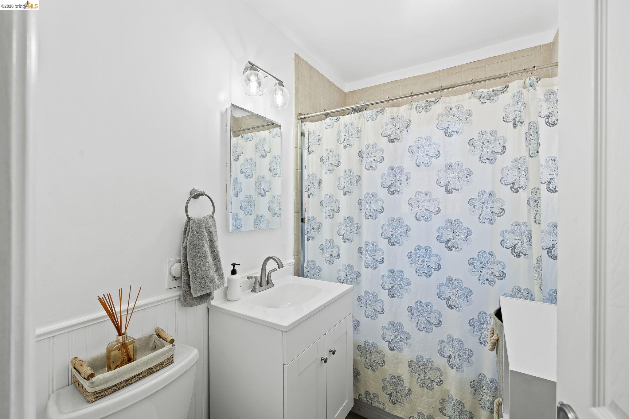 Detail Gallery Image 9 of 16 For 2410 Colusa, Pinole,  CA 94564 - 4 Beds | 2 Baths