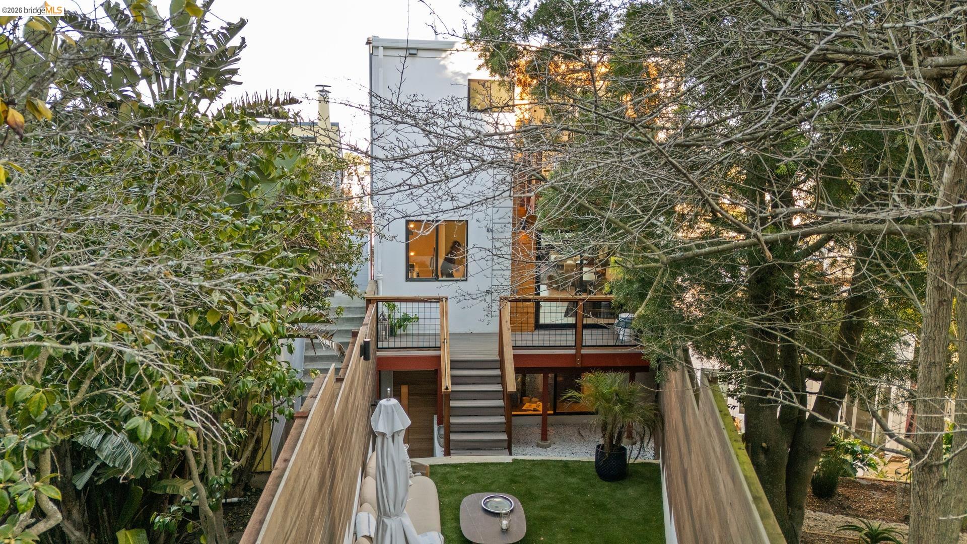 Detail Gallery Image 3 of 27 For 130 Grand View Ave, San Francisco,  CA 94114 - – Beds | – Baths