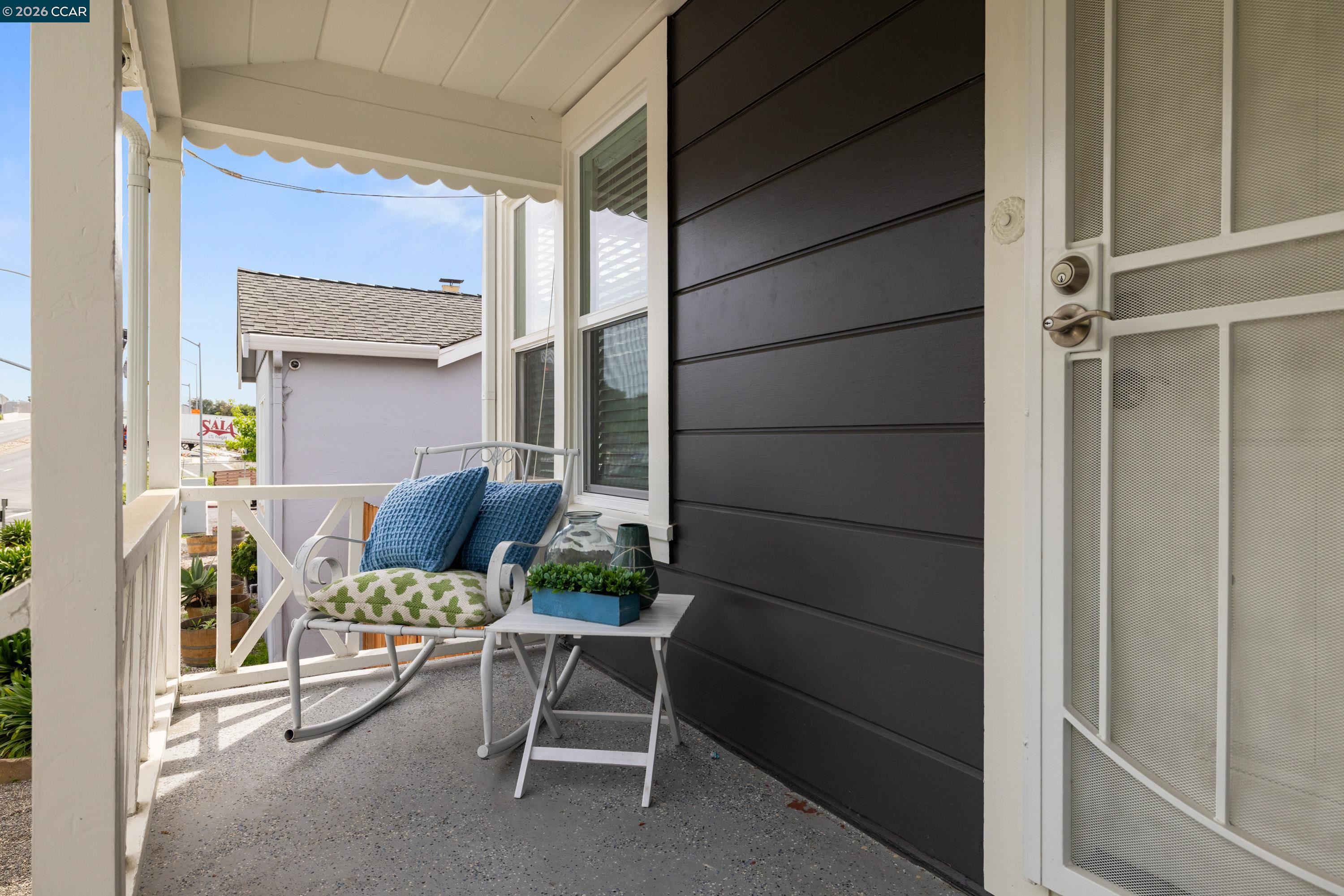 Detail Gallery Image 5 of 29 For 2039 Tennessee St, Vallejo,  CA 94590 - 3 Beds | 2 Baths