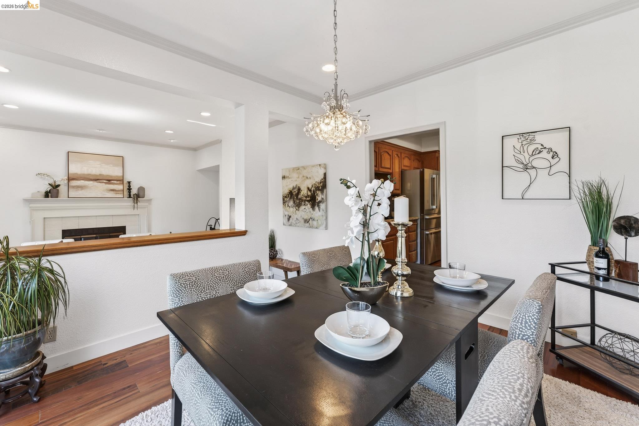 Detail Gallery Image 11 of 42 For 4963 Stoneridge Ct, Oakland,  CA 94605 - 3 Beds | 2/1 Baths