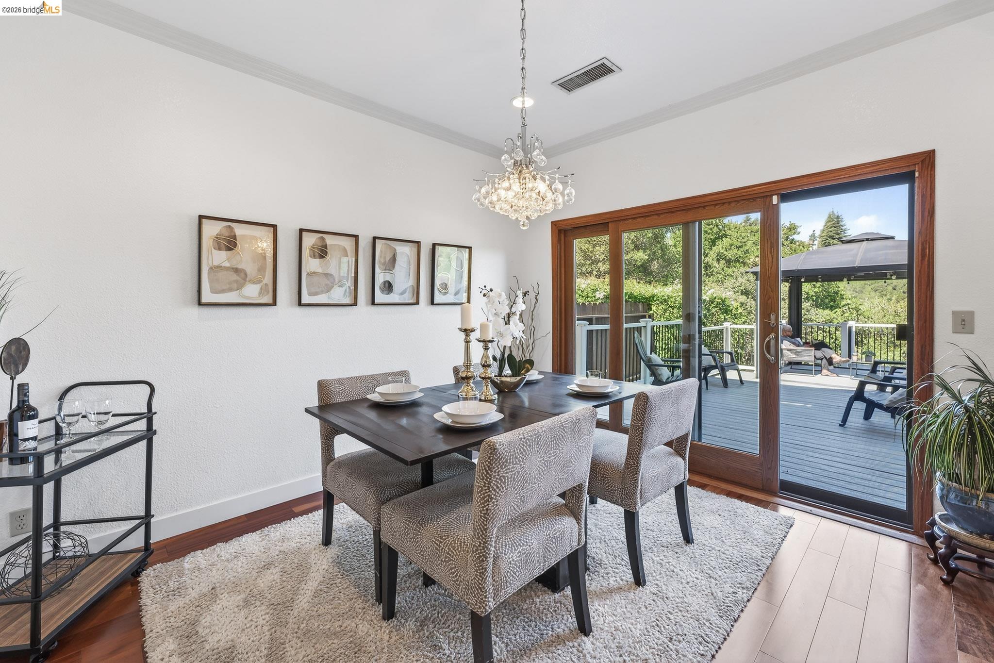 Detail Gallery Image 13 of 42 For 4963 Stoneridge Ct, Oakland,  CA 94605 - 3 Beds | 2/1 Baths