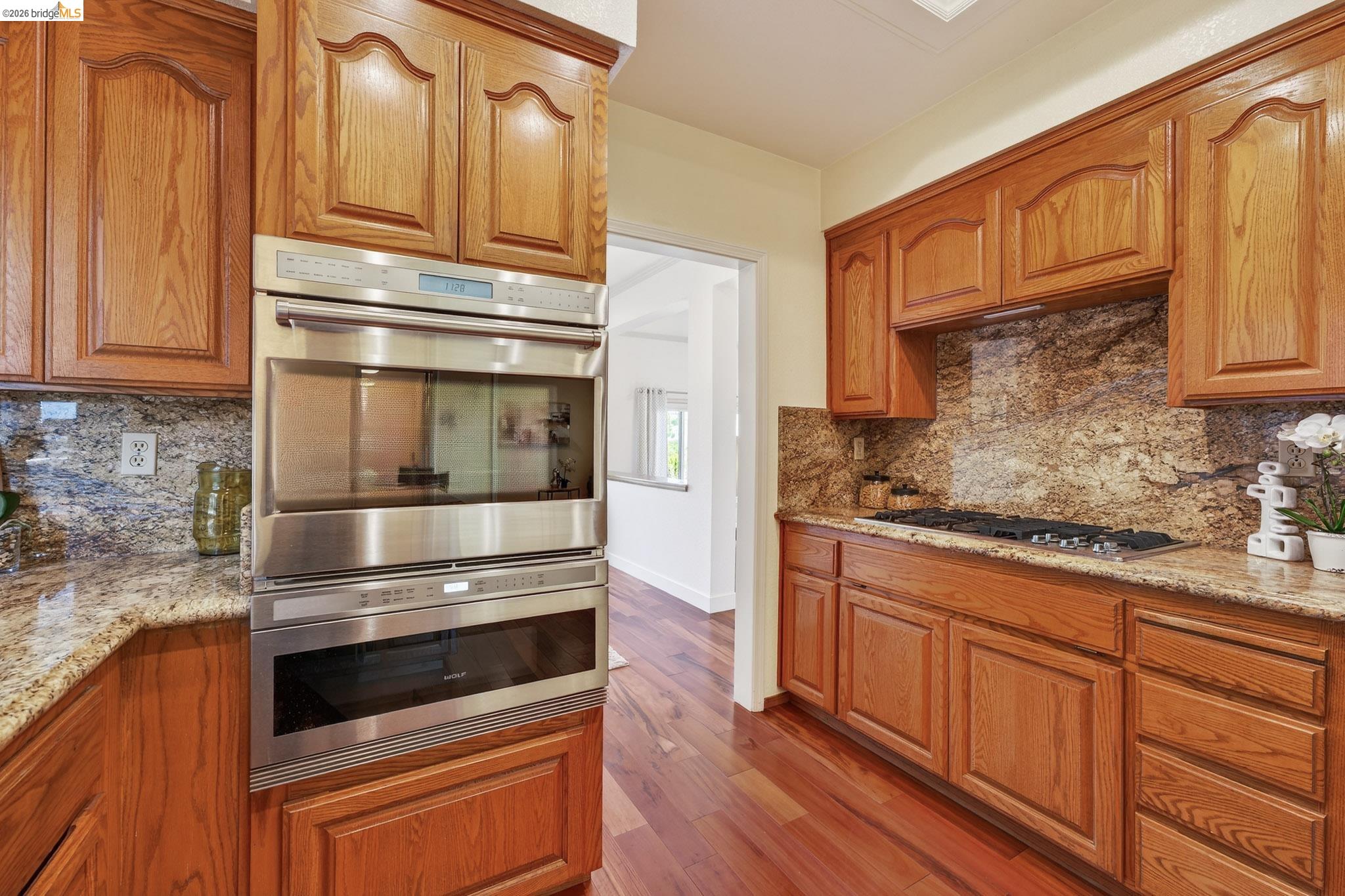 Detail Gallery Image 15 of 42 For 4963 Stoneridge Ct, Oakland,  CA 94605 - 3 Beds | 2/1 Baths