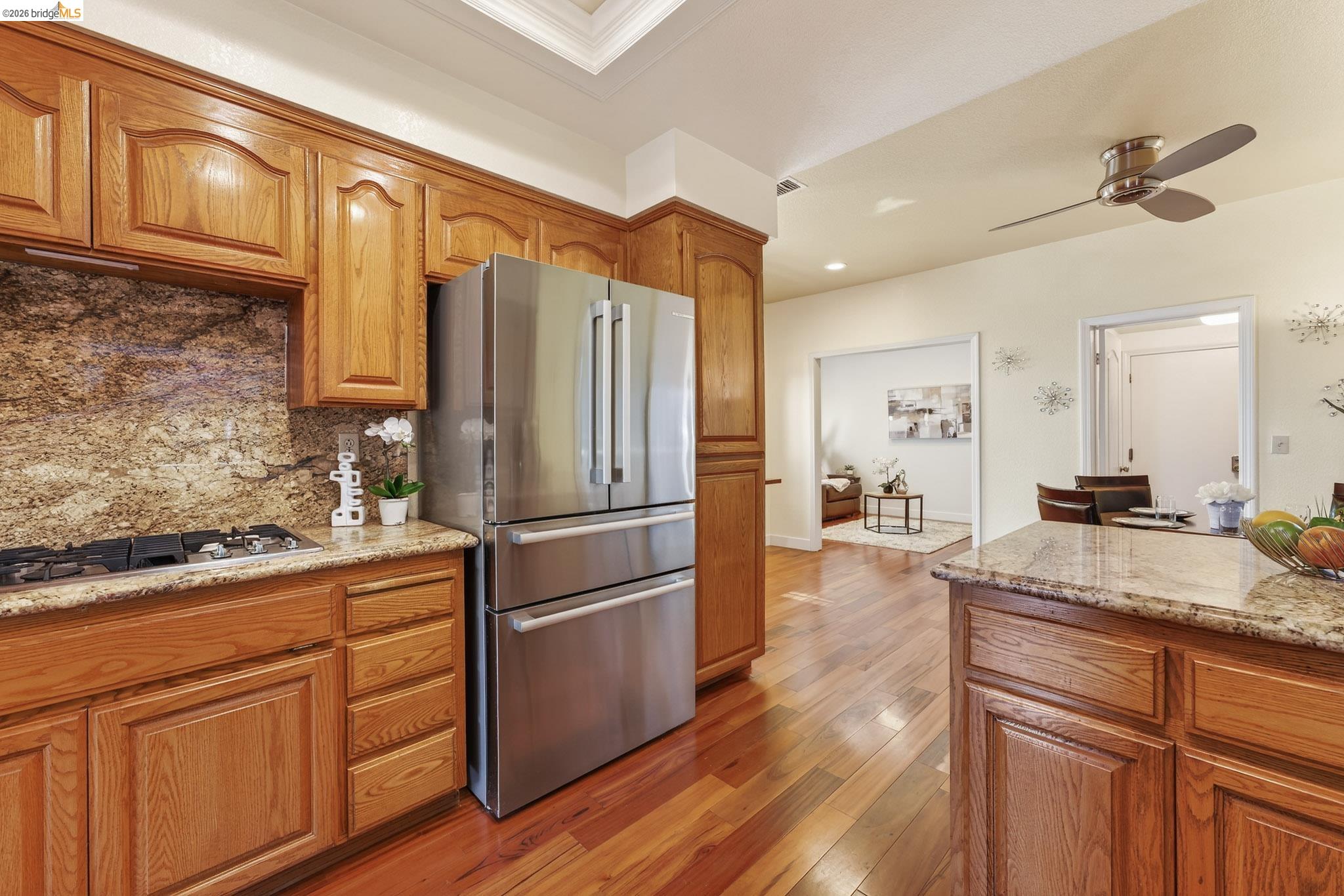 Detail Gallery Image 16 of 42 For 4963 Stoneridge Ct, Oakland,  CA 94605 - 3 Beds | 2/1 Baths