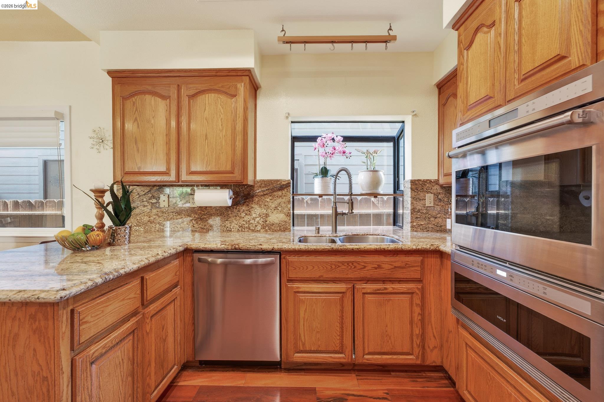 Detail Gallery Image 17 of 42 For 4963 Stoneridge Ct, Oakland,  CA 94605 - 3 Beds | 2/1 Baths