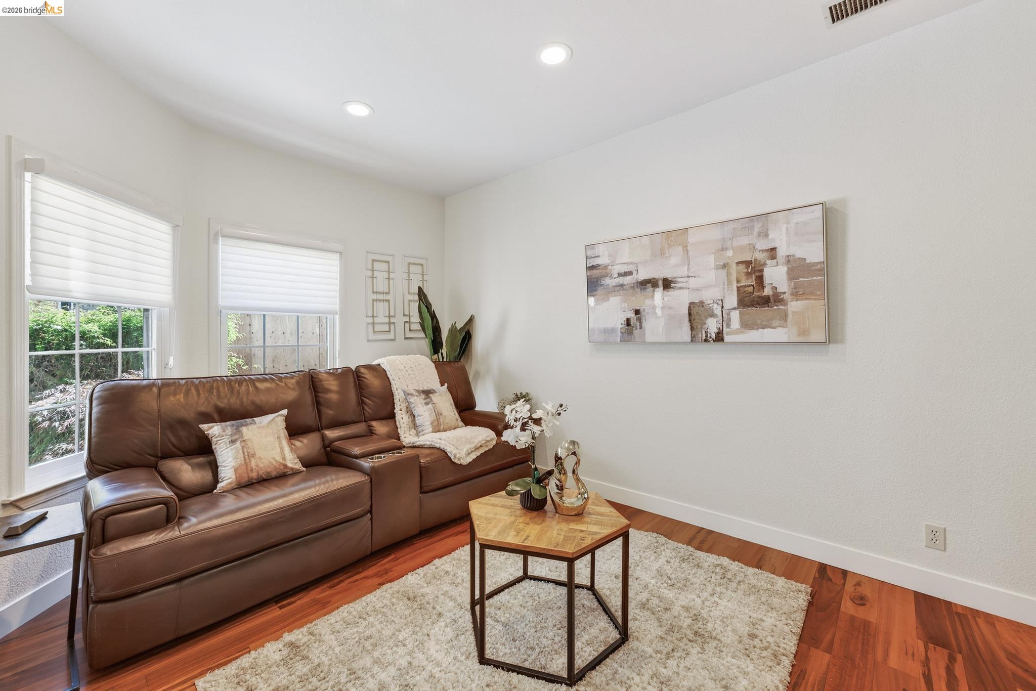 Detail Gallery Image 21 of 42 For 4963 Stoneridge Ct, Oakland,  CA 94605 - 3 Beds | 2/1 Baths