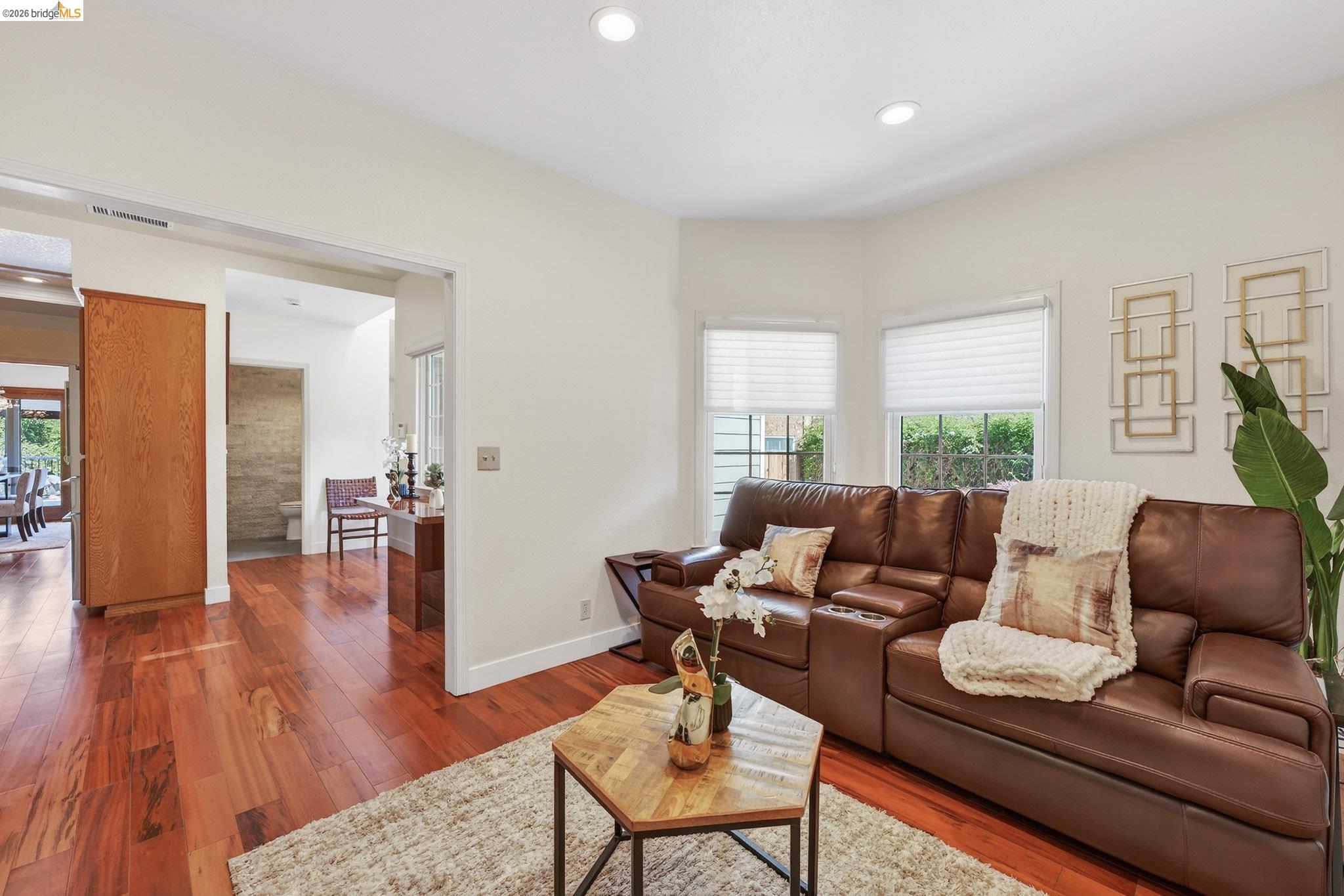 Detail Gallery Image 22 of 42 For 4963 Stoneridge Ct, Oakland,  CA 94605 - 3 Beds | 2/1 Baths
