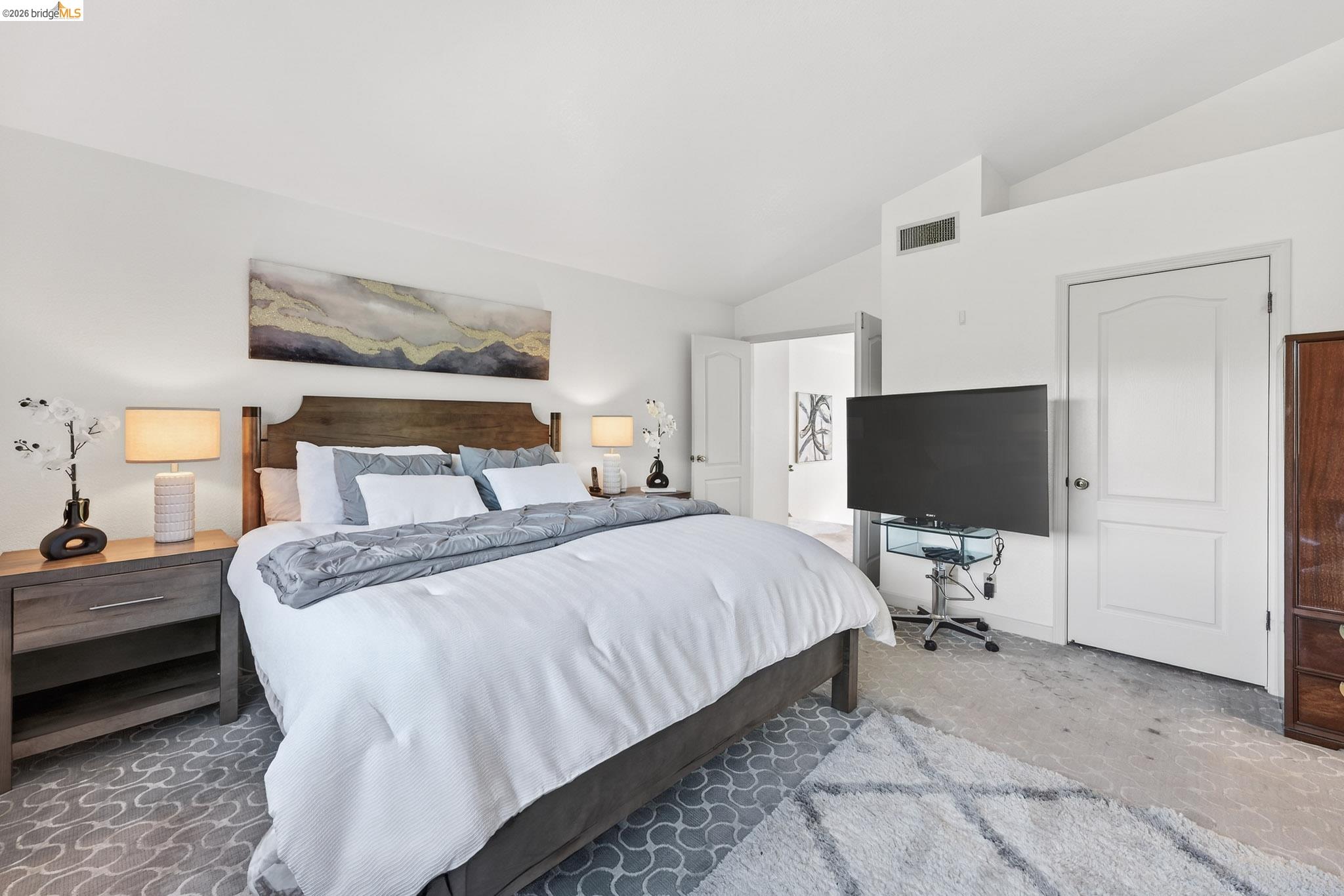 Detail Gallery Image 26 of 42 For 4963 Stoneridge Ct, Oakland,  CA 94605 - 3 Beds | 2/1 Baths