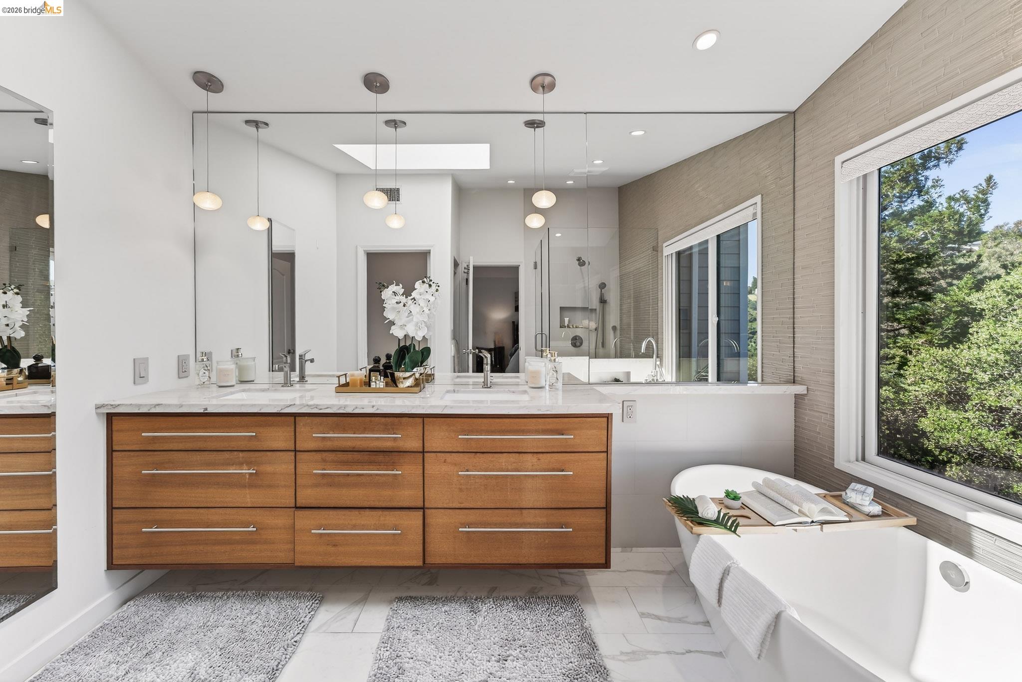 Detail Gallery Image 28 of 42 For 4963 Stoneridge Ct, Oakland,  CA 94605 - 3 Beds | 2/1 Baths