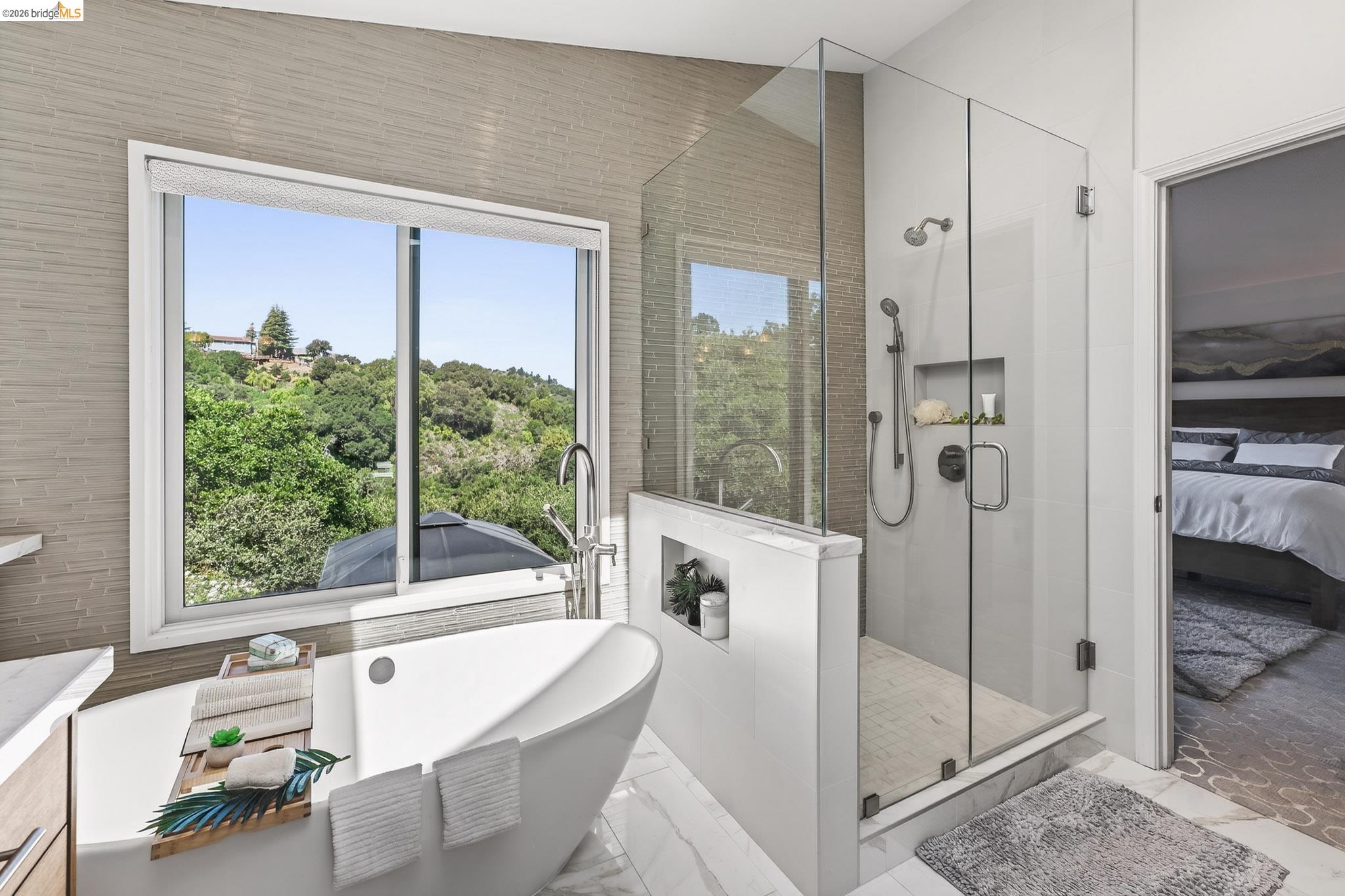 Detail Gallery Image 29 of 42 For 4963 Stoneridge Ct, Oakland,  CA 94605 - 3 Beds | 2/1 Baths