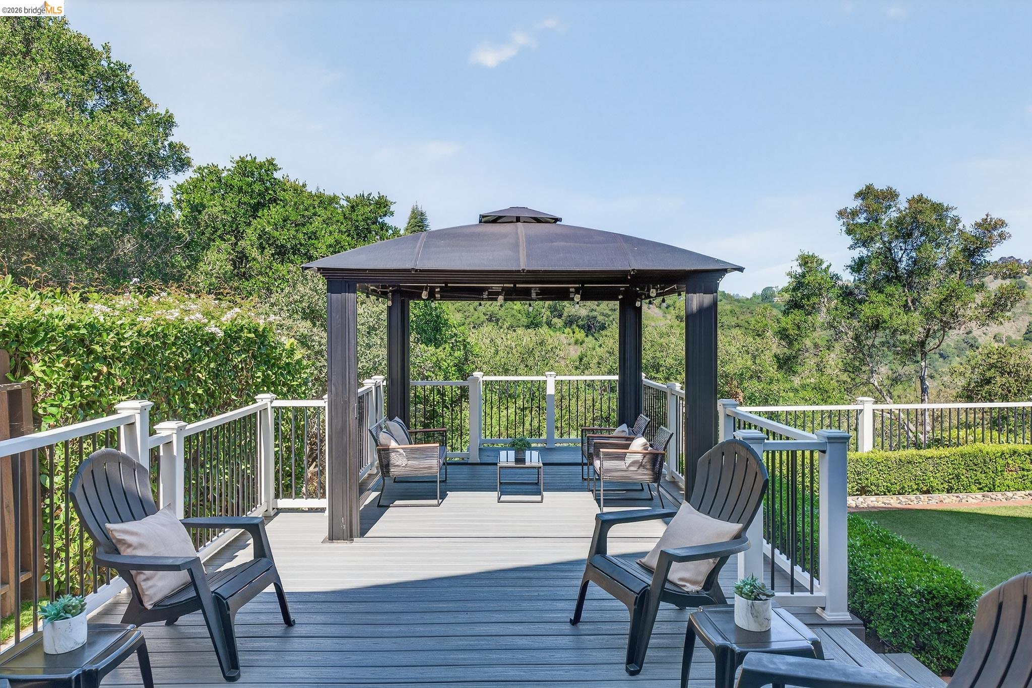 Detail Gallery Image 37 of 42 For 4963 Stoneridge Ct, Oakland,  CA 94605 - 3 Beds | 2/1 Baths