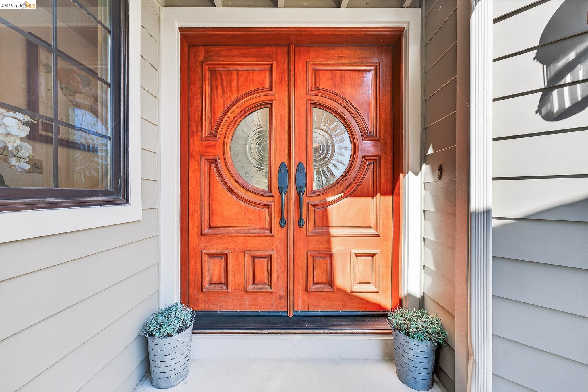 Detail Gallery Image 5 of 42 For 4963 Stoneridge Ct, Oakland,  CA 94605 - 3 Beds | 2/1 Baths