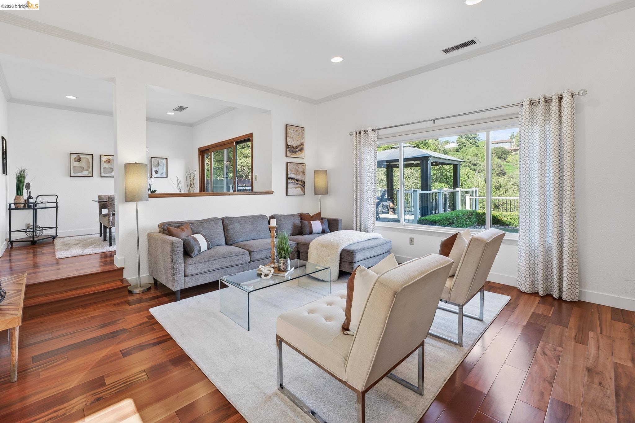 Detail Gallery Image 7 of 42 For 4963 Stoneridge Ct, Oakland,  CA 94605 - 3 Beds | 2/1 Baths