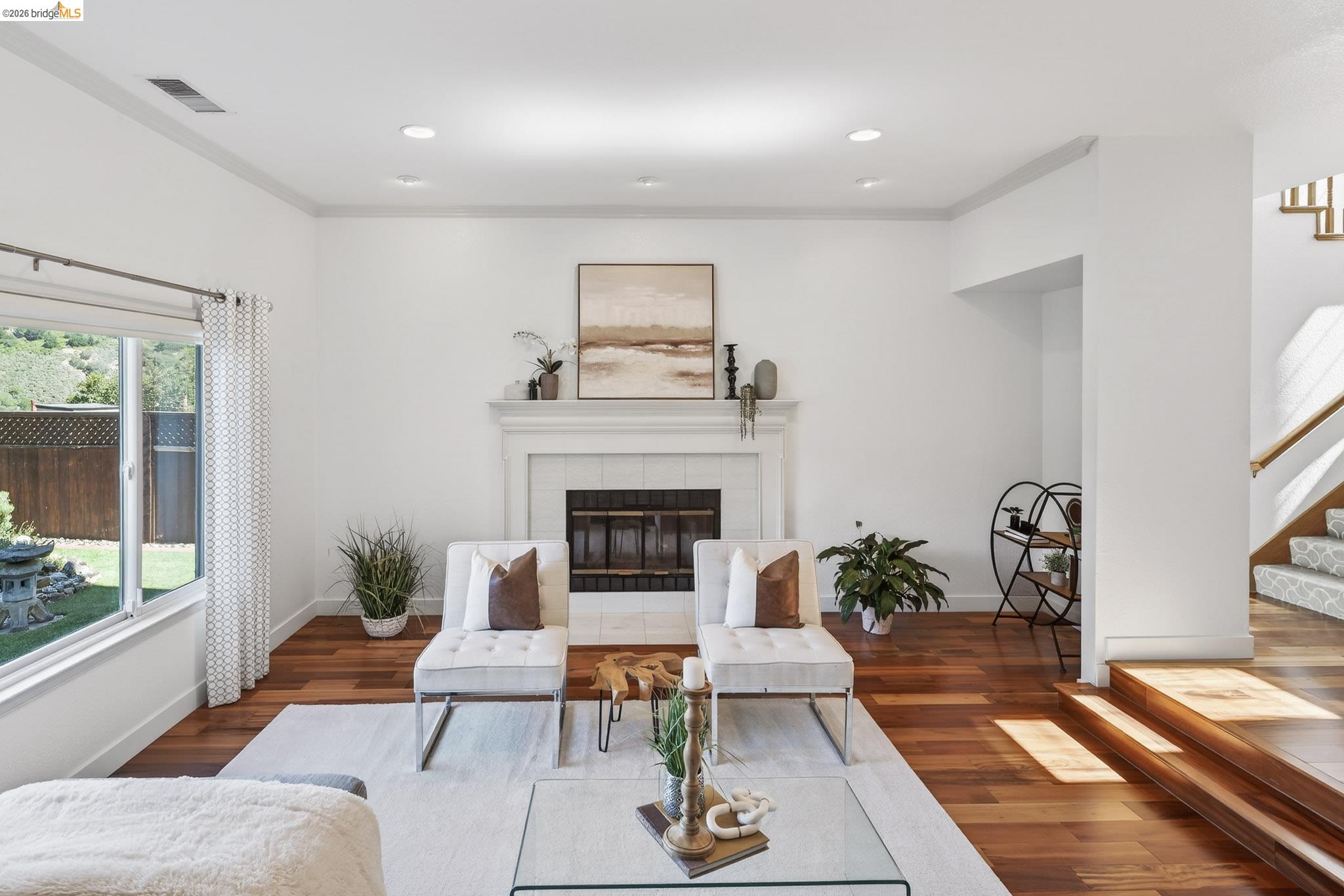 Detail Gallery Image 9 of 42 For 4963 Stoneridge Ct, Oakland,  CA 94605 - 3 Beds | 2/1 Baths