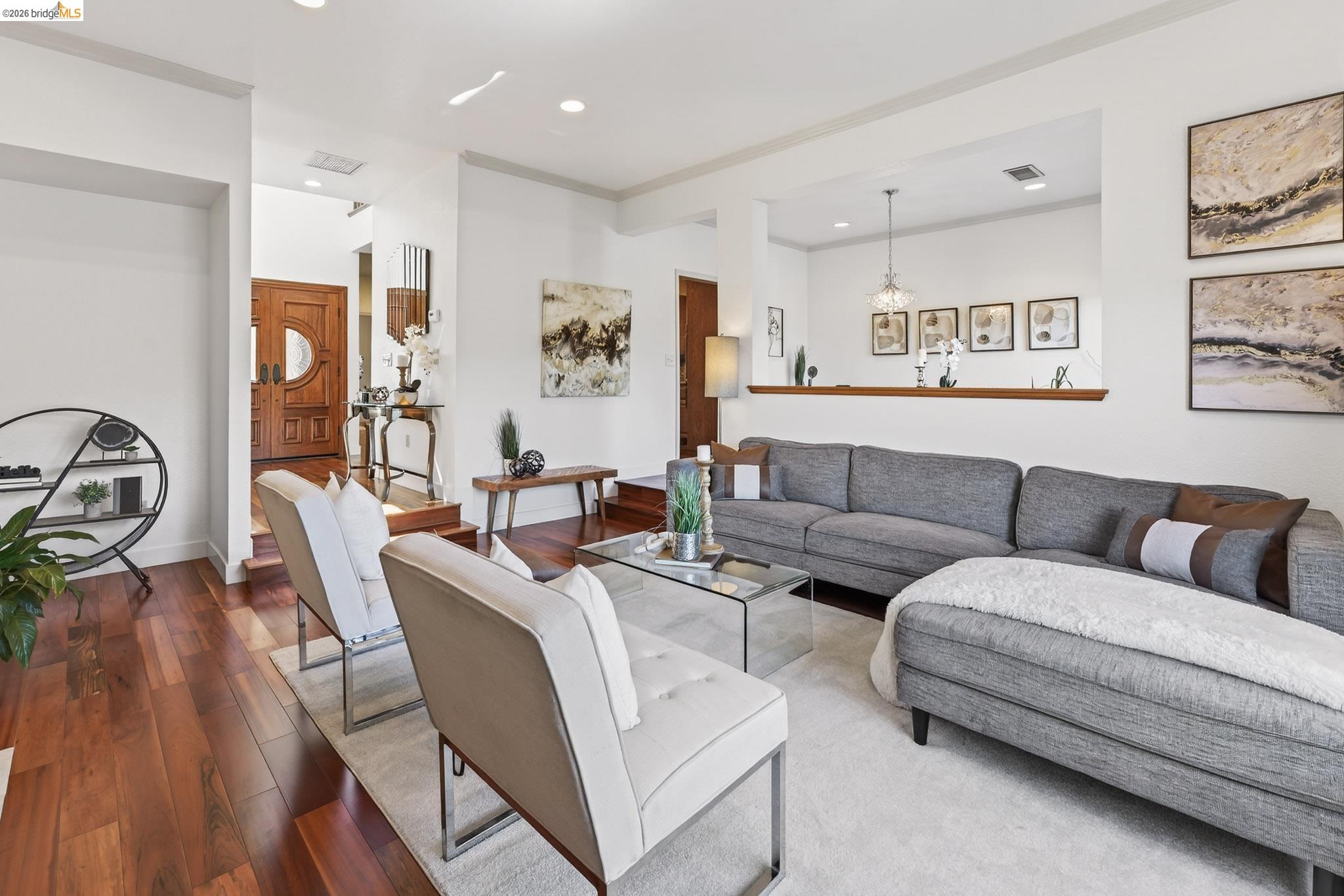 Detail Gallery Image 10 of 42 For 4963 Stoneridge Ct, Oakland,  CA 94605 - 3 Beds | 2/1 Baths