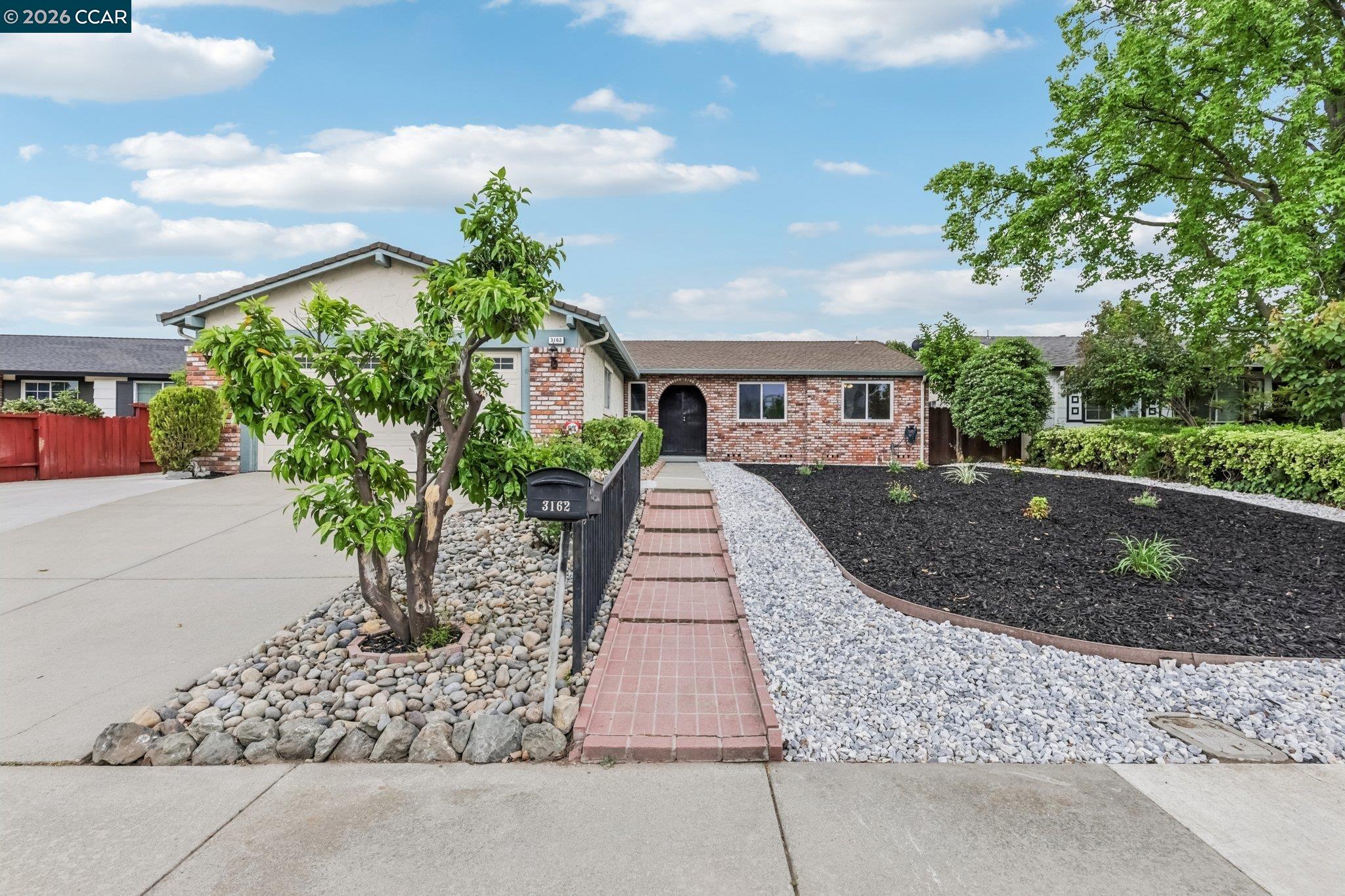 Front Image Thumbnail for CC41129360