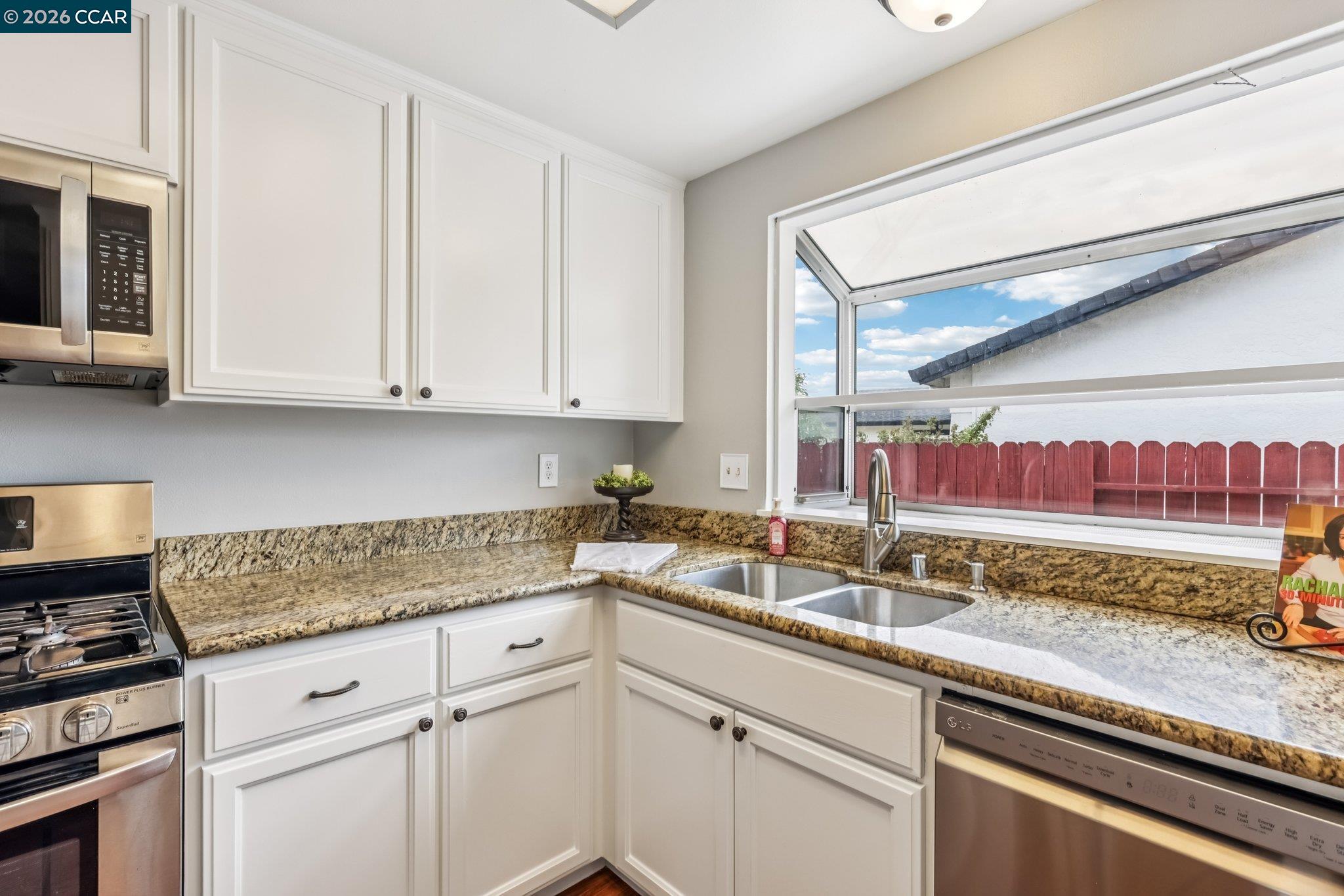 Detail Gallery Image 14 of 25 For 3162 Westbourne Dr, Antioch,  CA 94509 - 3 Beds | 3 Baths