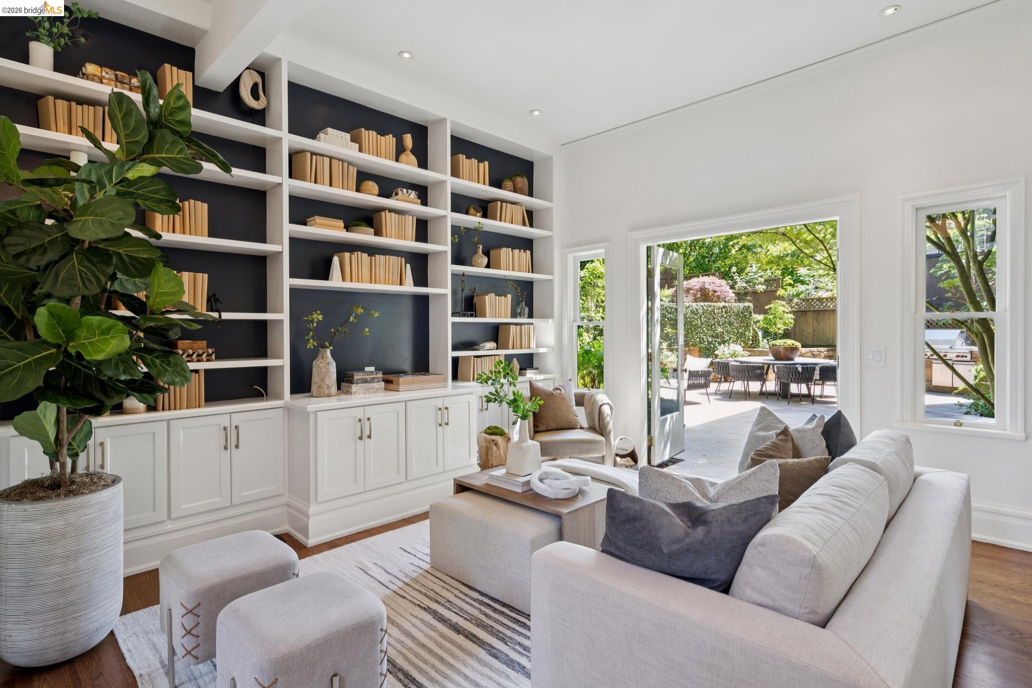 Detail Gallery Image 23 of 60 For 110 Monte, Piedmont,  CA 94611 - 5 Beds | 2/2 Baths