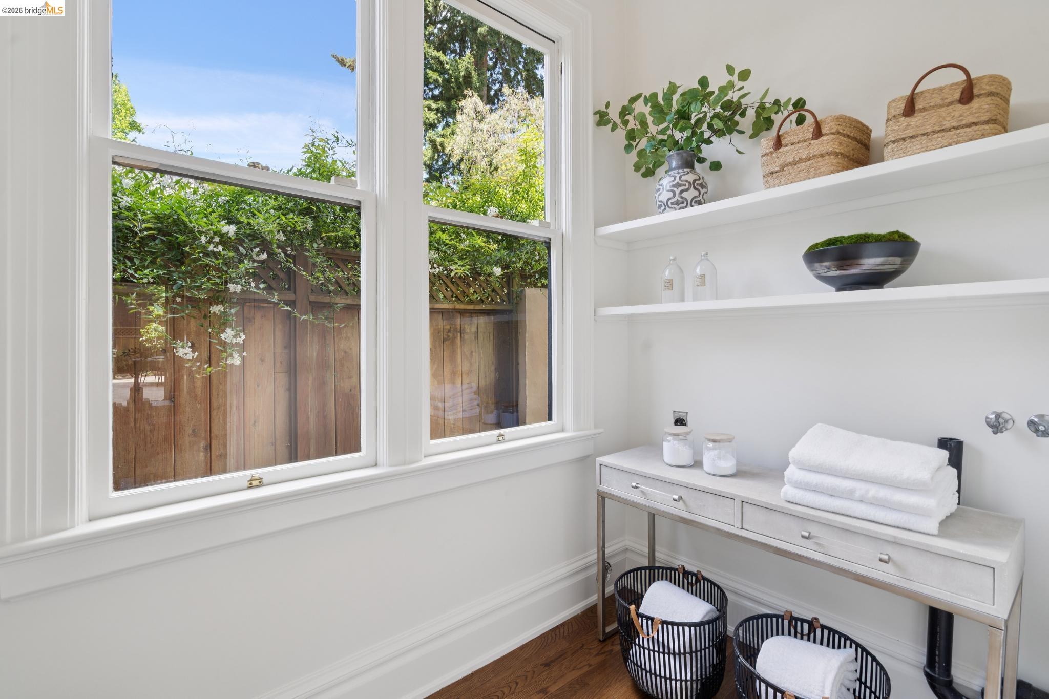 Detail Gallery Image 26 of 60 For 110 Monte, Piedmont,  CA 94611 - 5 Beds | 2/2 Baths