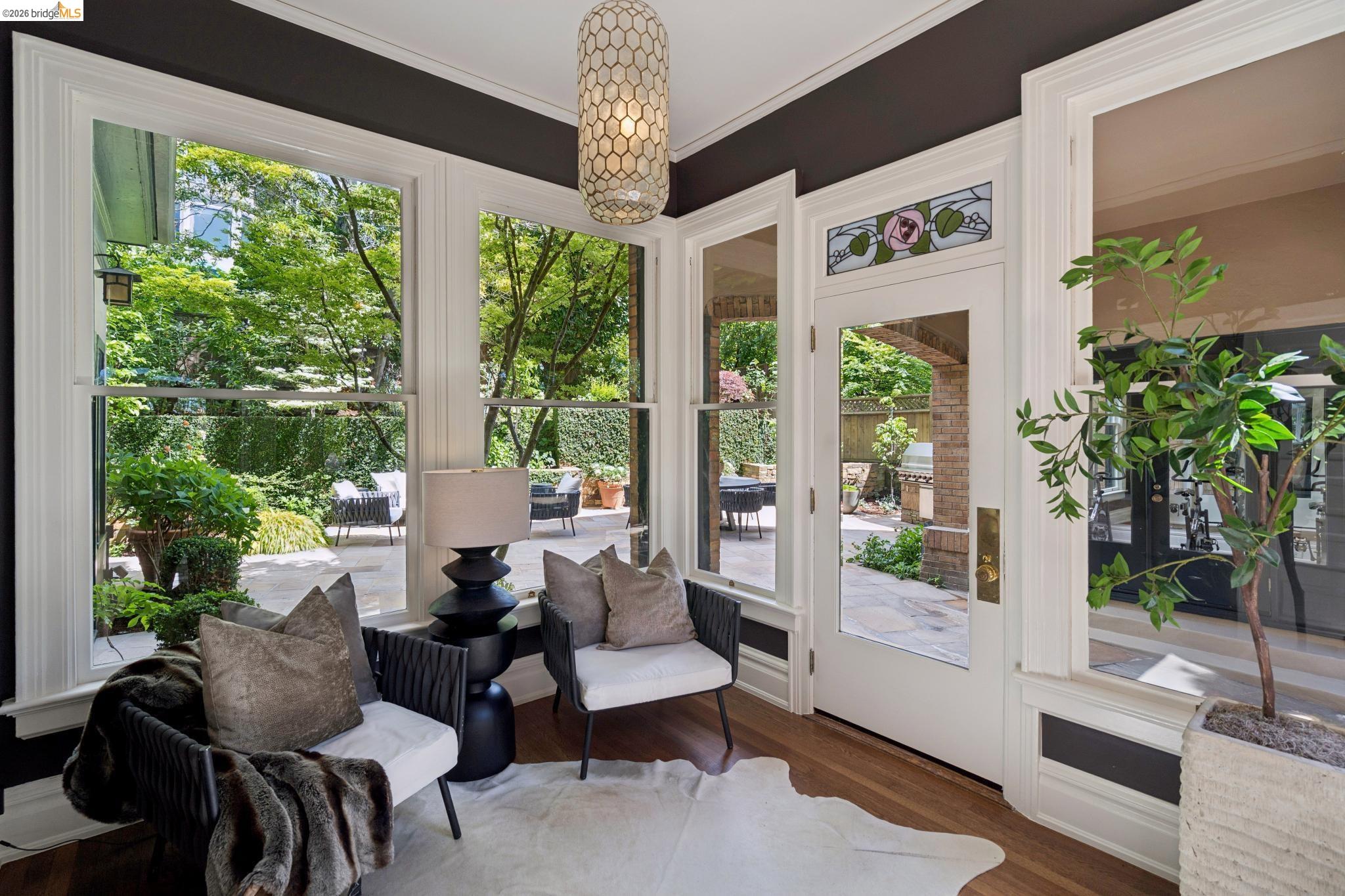 Detail Gallery Image 27 of 60 For 110 Monte, Piedmont,  CA 94611 - 5 Beds | 2/2 Baths