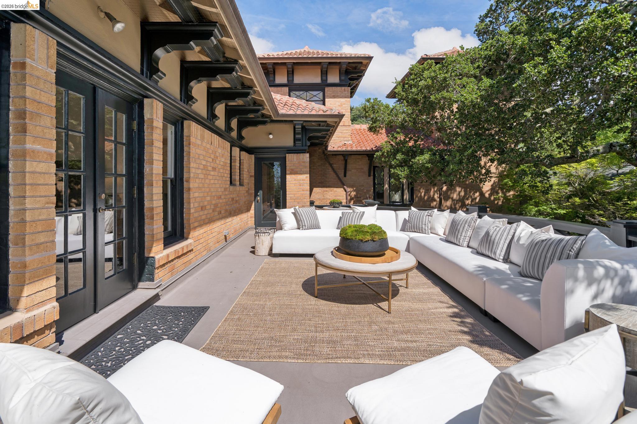 Detail Gallery Image 39 of 60 For 110 Monte, Piedmont,  CA 94611 - 5 Beds | 2/2 Baths