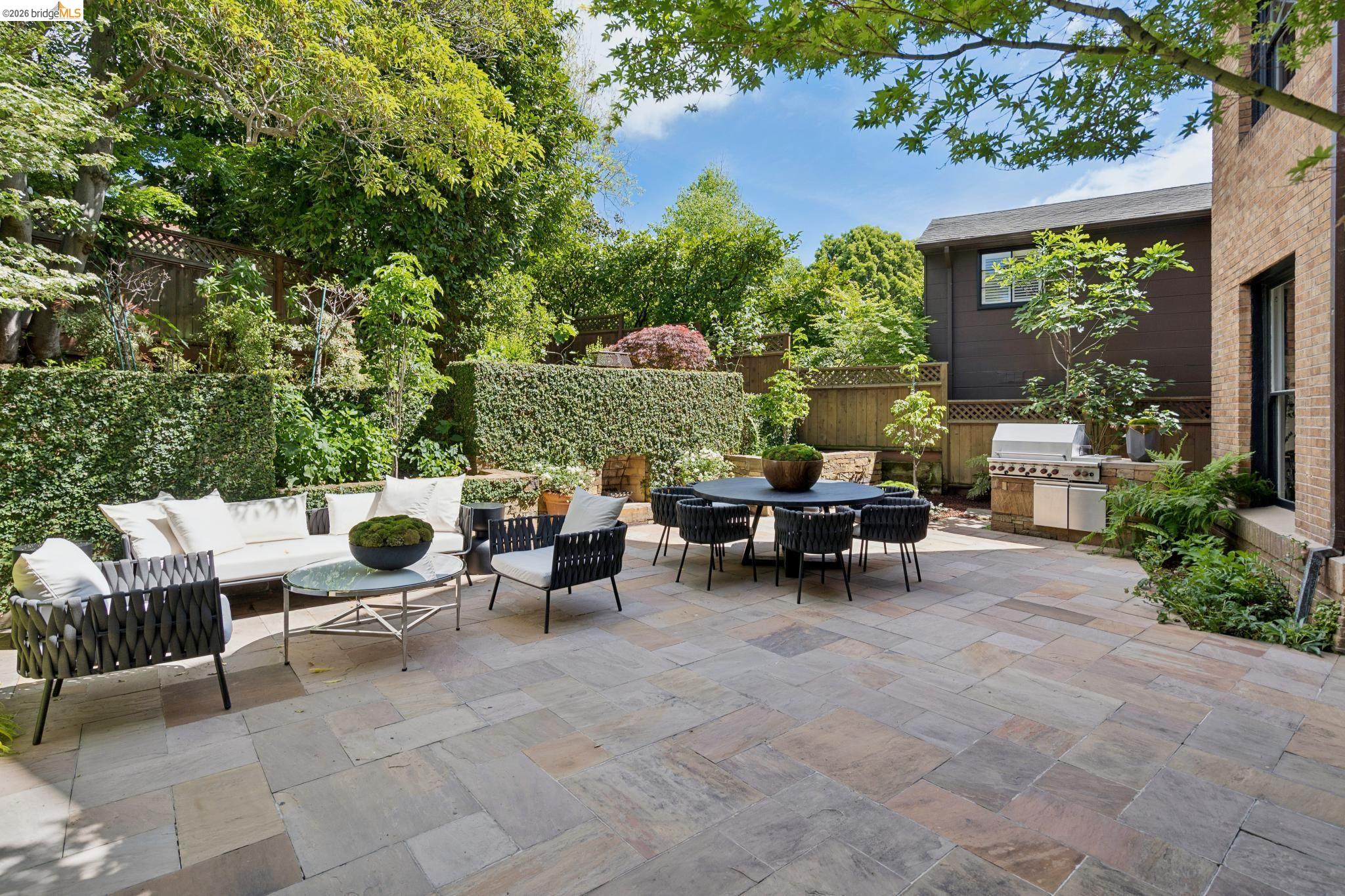 Detail Gallery Image 50 of 60 For 110 Monte, Piedmont,  CA 94611 - 5 Beds | 2/2 Baths