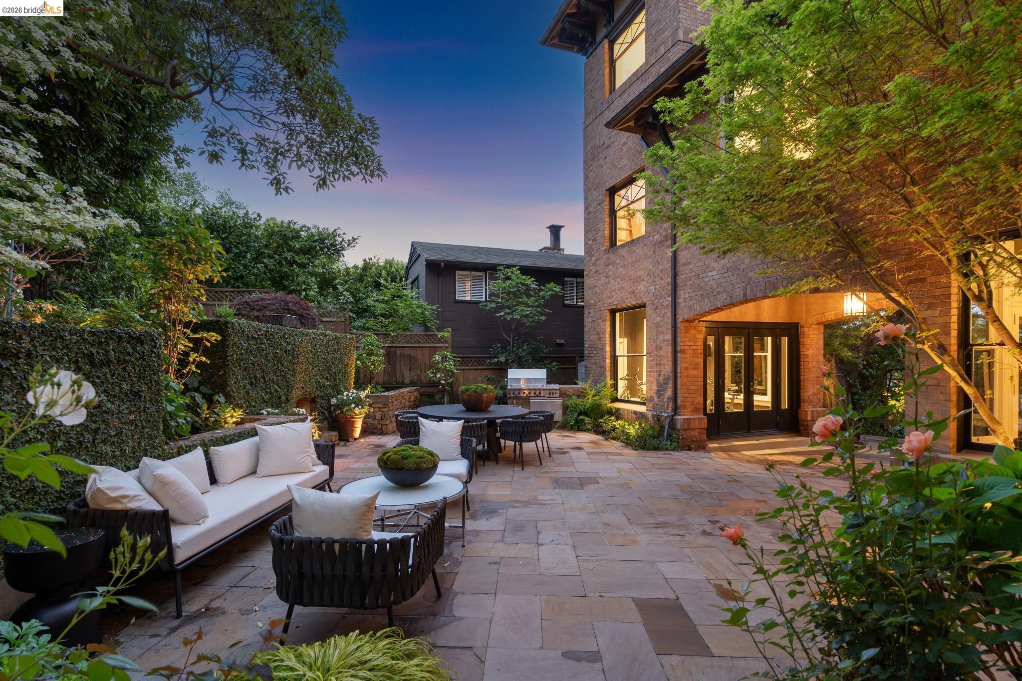 Detail Gallery Image 57 of 60 For 110 Monte, Piedmont,  CA 94611 - 5 Beds | 2/2 Baths