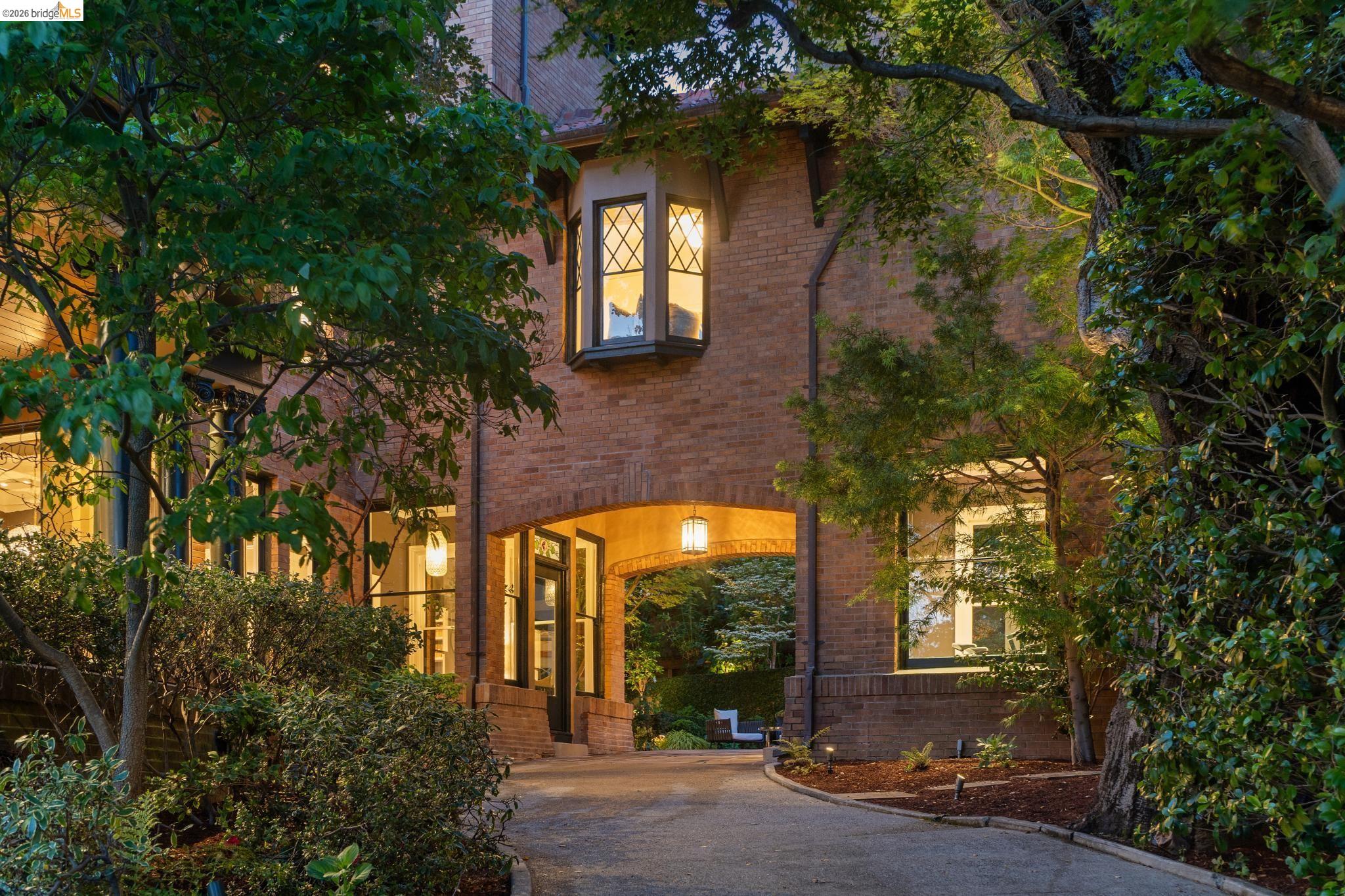 Detail Gallery Image 60 of 60 For 110 Monte, Piedmont,  CA 94611 - 5 Beds | 2/2 Baths