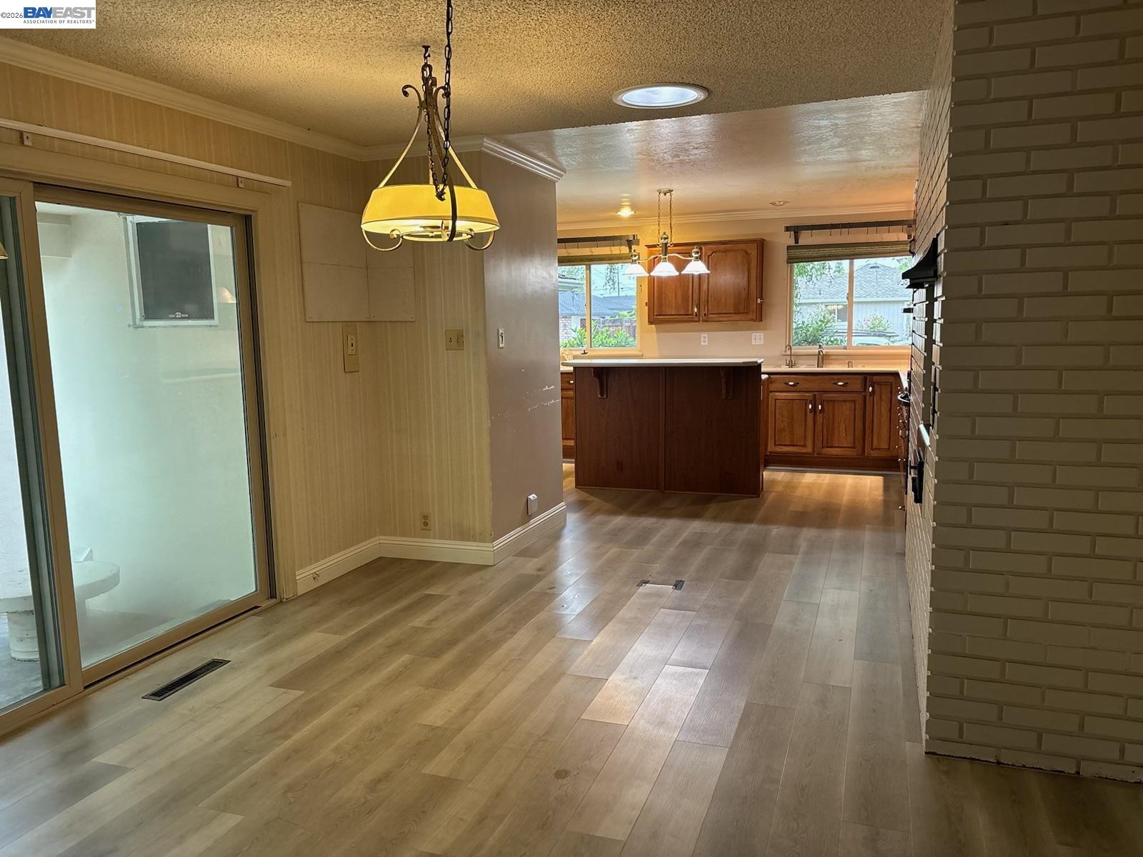 Detail Gallery Image 5 of 8 For 38125 Logan Dr, Fremont,  CA 94536 - 3 Beds | 2/1 Baths