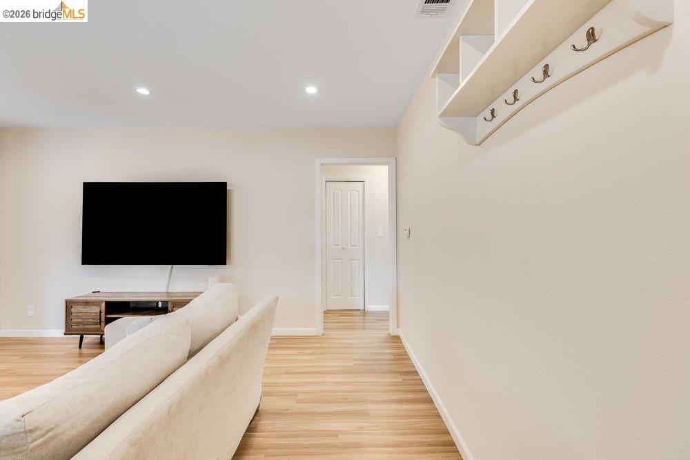 Detail Gallery Image 5 of 38 For 2020 Elinora Dr, Pleasant Hill,  CA 94523 - 3 Beds | 1 Baths