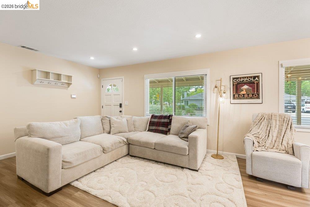 Detail Gallery Image 7 of 38 For 2020 Elinora Dr, Pleasant Hill,  CA 94523 - 3 Beds | 1 Baths