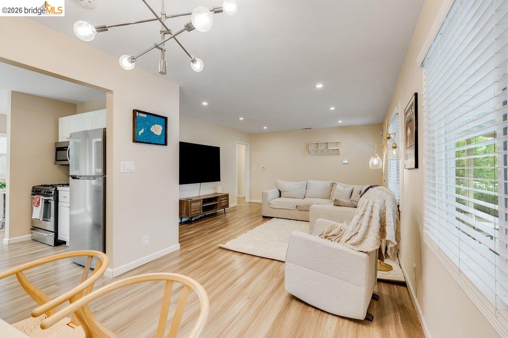 Detail Gallery Image 10 of 38 For 2020 Elinora Dr, Pleasant Hill,  CA 94523 - 3 Beds | 1 Baths