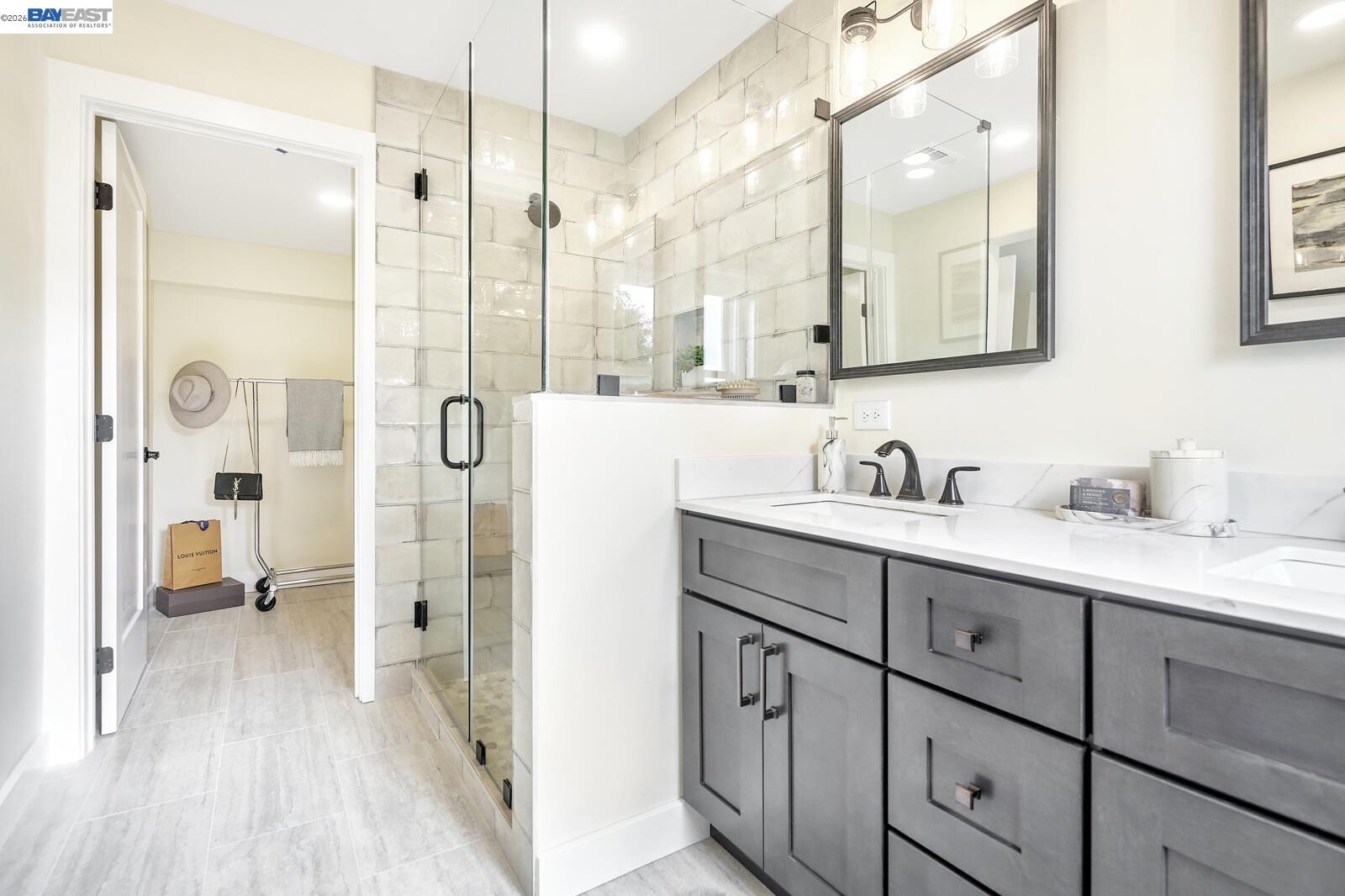 Detail Gallery Image 12 of 26 For 100 Sonia St., Oakland,  CA 94618 - 5 Beds | 3 Baths