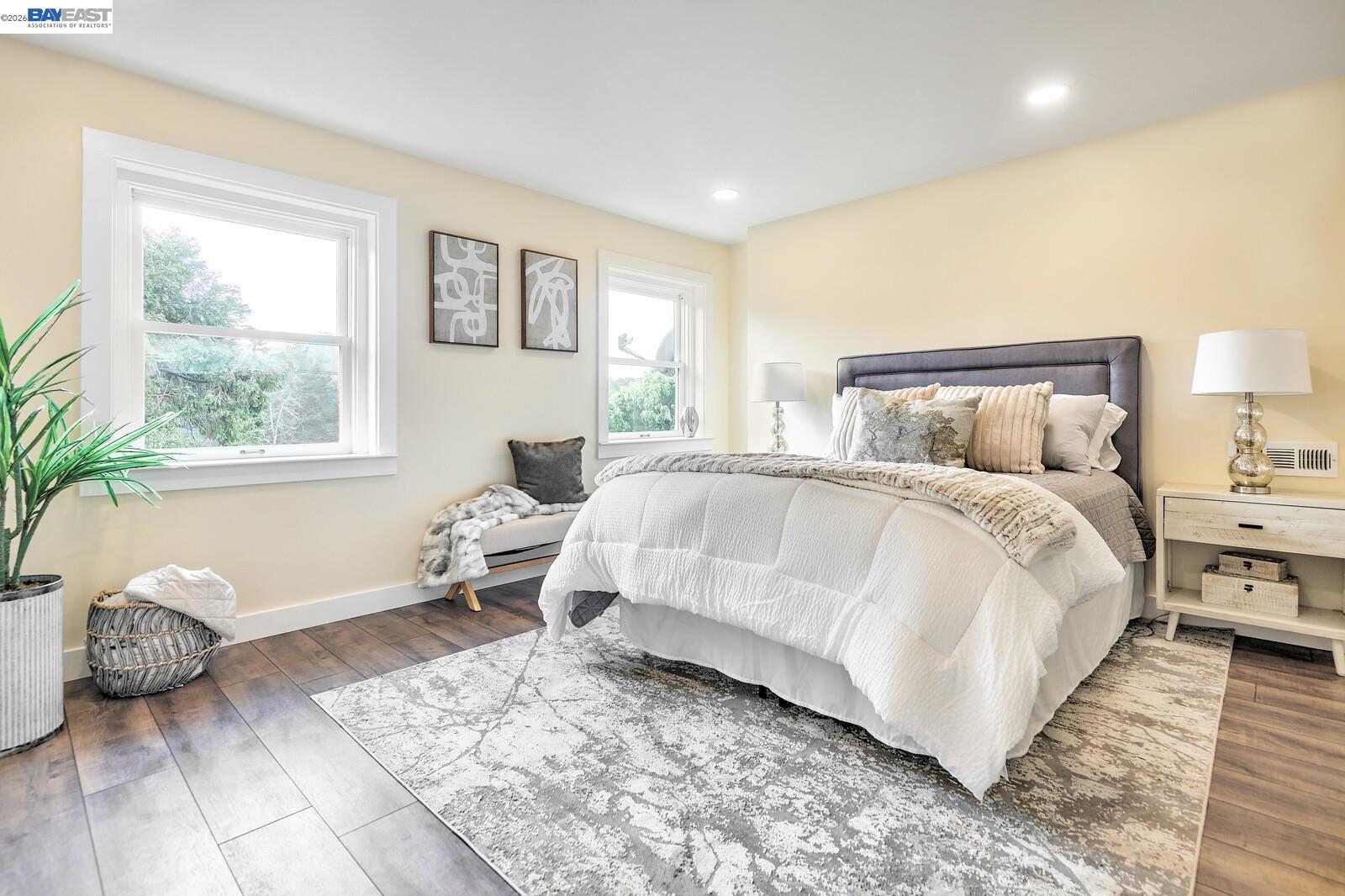 Detail Gallery Image 13 of 26 For 100 Sonia St., Oakland,  CA 94618 - 5 Beds | 3 Baths