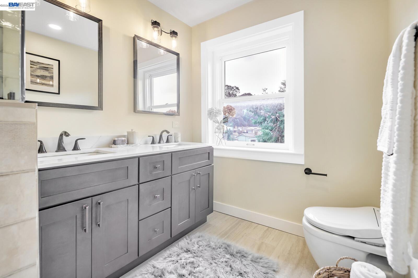 Detail Gallery Image 15 of 26 For 100 Sonia St., Oakland,  CA 94618 - 5 Beds | 3 Baths