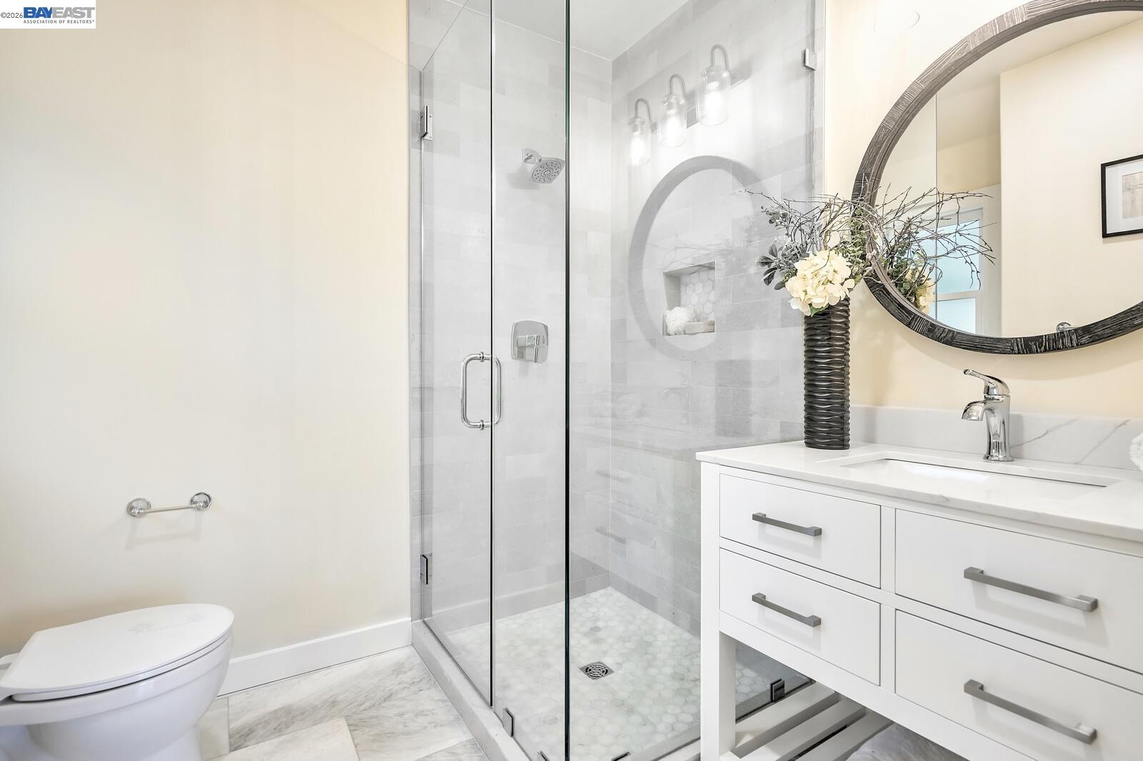 Detail Gallery Image 16 of 26 For 100 Sonia St., Oakland,  CA 94618 - 5 Beds | 3 Baths