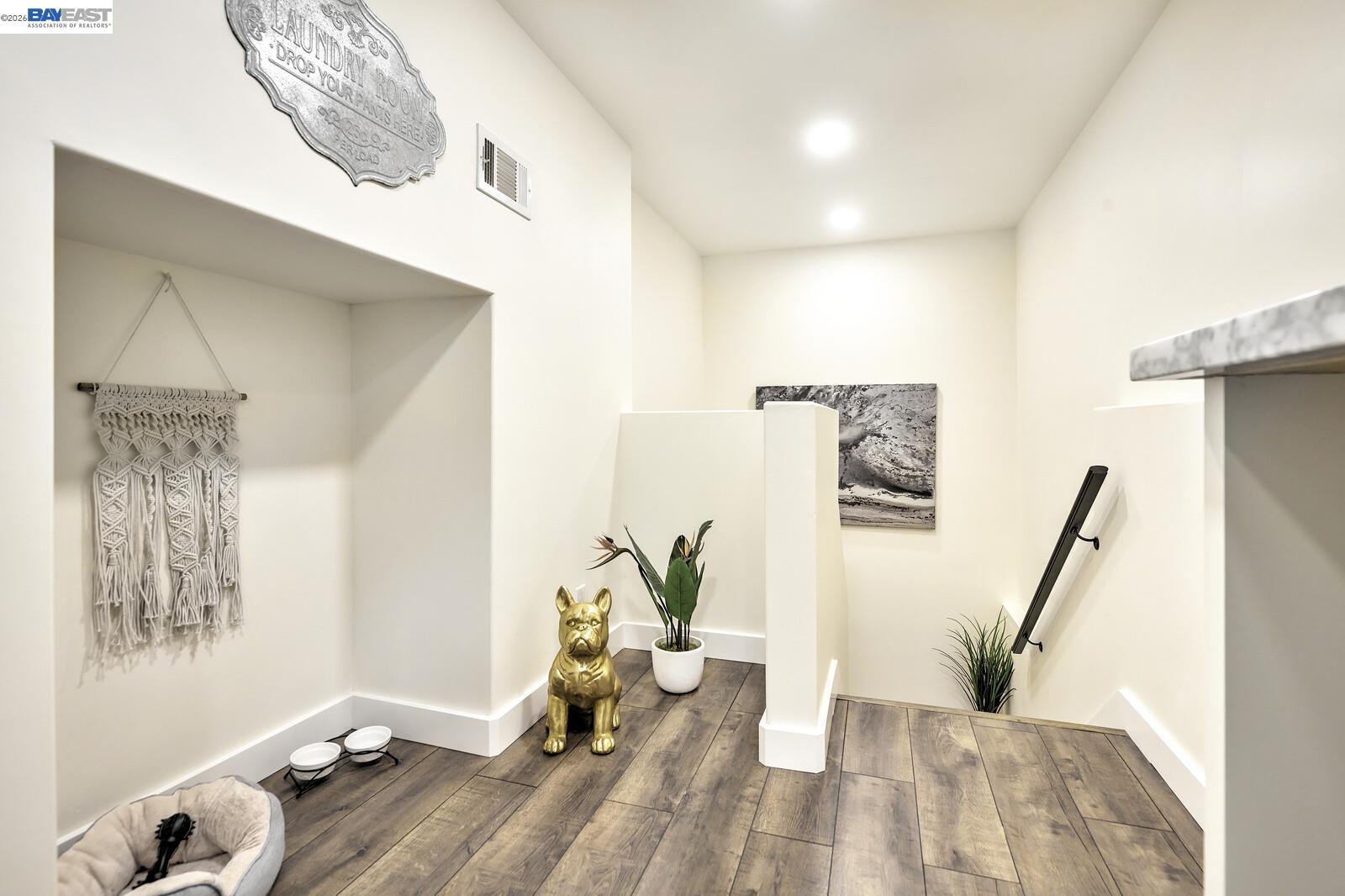 Detail Gallery Image 20 of 26 For 100 Sonia St., Oakland,  CA 94618 - 5 Beds | 3 Baths