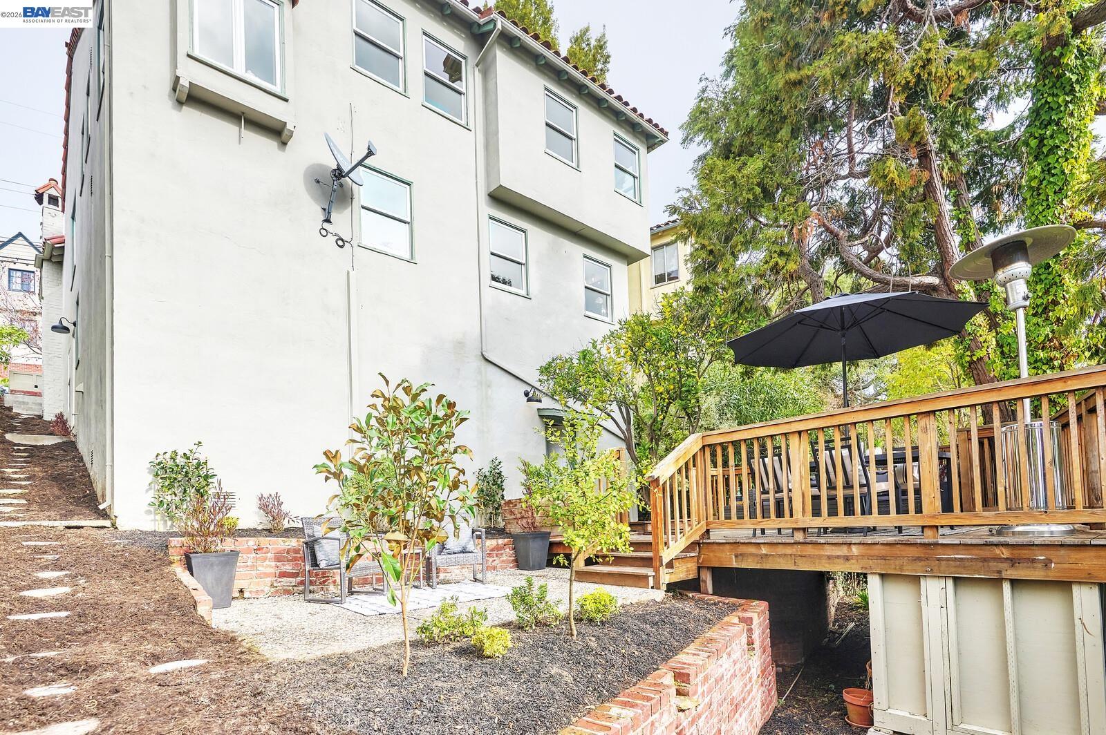 Detail Gallery Image 24 of 26 For 100 Sonia St., Oakland,  CA 94618 - 5 Beds | 3 Baths