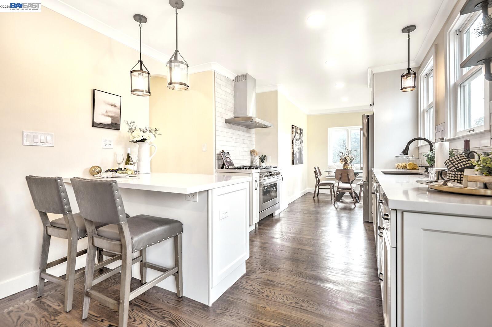 Detail Gallery Image 5 of 26 For 100 Sonia St., Oakland,  CA 94618 - 5 Beds | 3 Baths