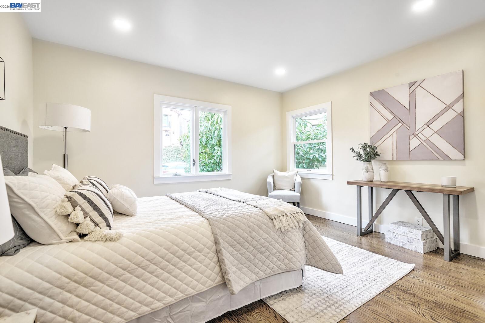 Detail Gallery Image 8 of 26 For 100 Sonia St., Oakland,  CA 94618 - 5 Beds | 3 Baths