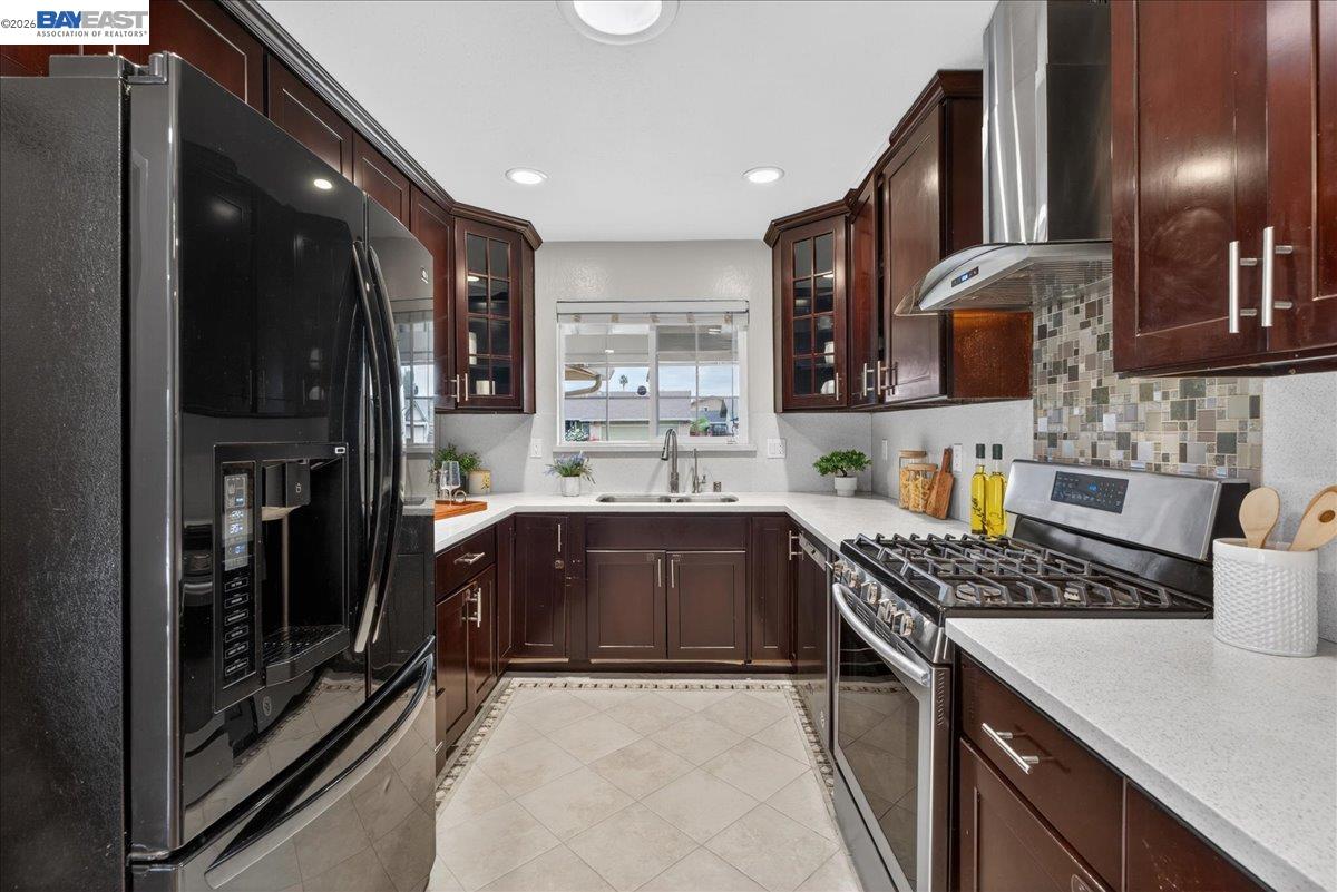 Detail Gallery Image 11 of 35 For 6168 Inglewood Dr, Pleasanton,  CA 94588 - 3 Beds | 2 Baths