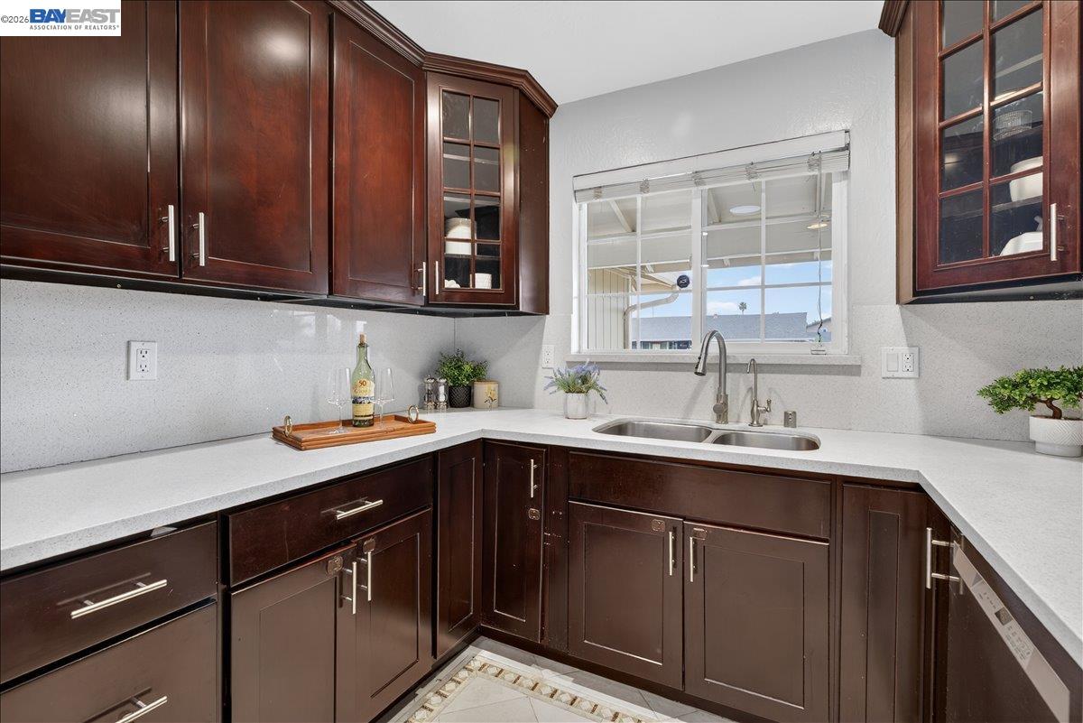 Detail Gallery Image 12 of 35 For 6168 Inglewood Dr, Pleasanton,  CA 94588 - 3 Beds | 2 Baths