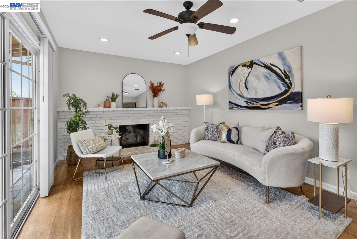 Detail Gallery Image 16 of 35 For 6168 Inglewood Dr, Pleasanton,  CA 94588 - 3 Beds | 2 Baths