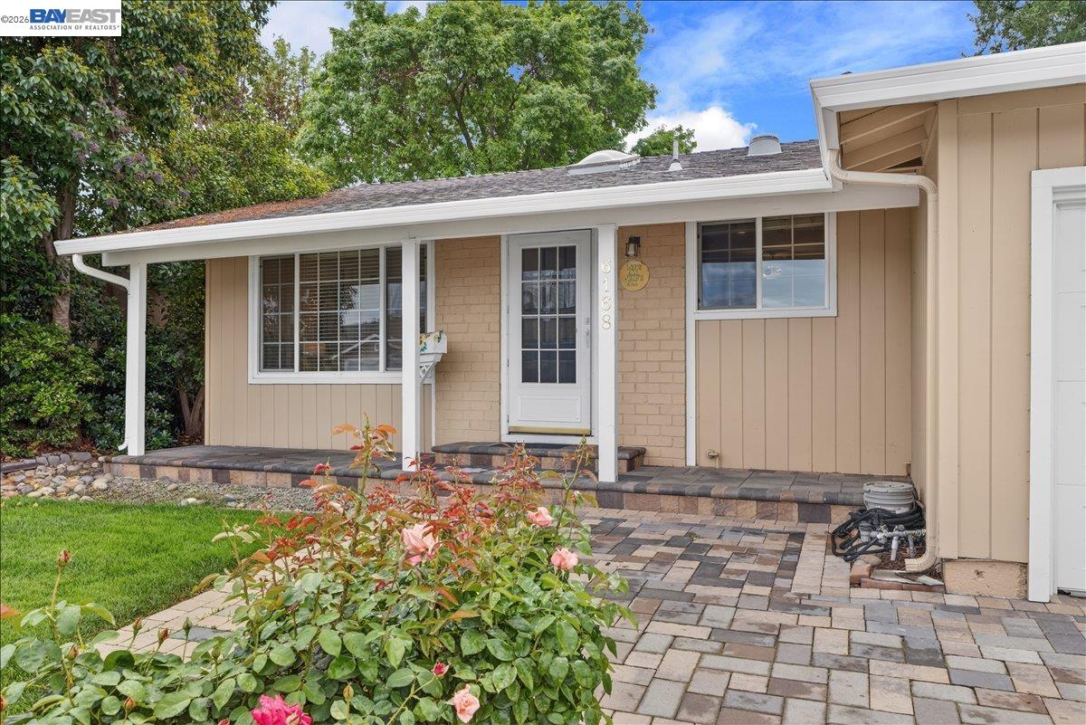 Detail Gallery Image 4 of 35 For 6168 Inglewood Dr, Pleasanton,  CA 94588 - 3 Beds | 2 Baths