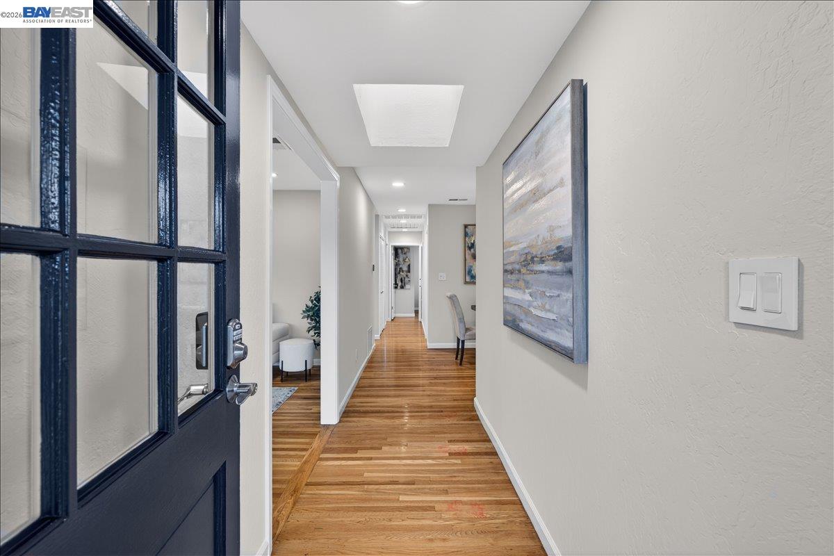 Detail Gallery Image 5 of 35 For 6168 Inglewood Dr, Pleasanton,  CA 94588 - 3 Beds | 2 Baths