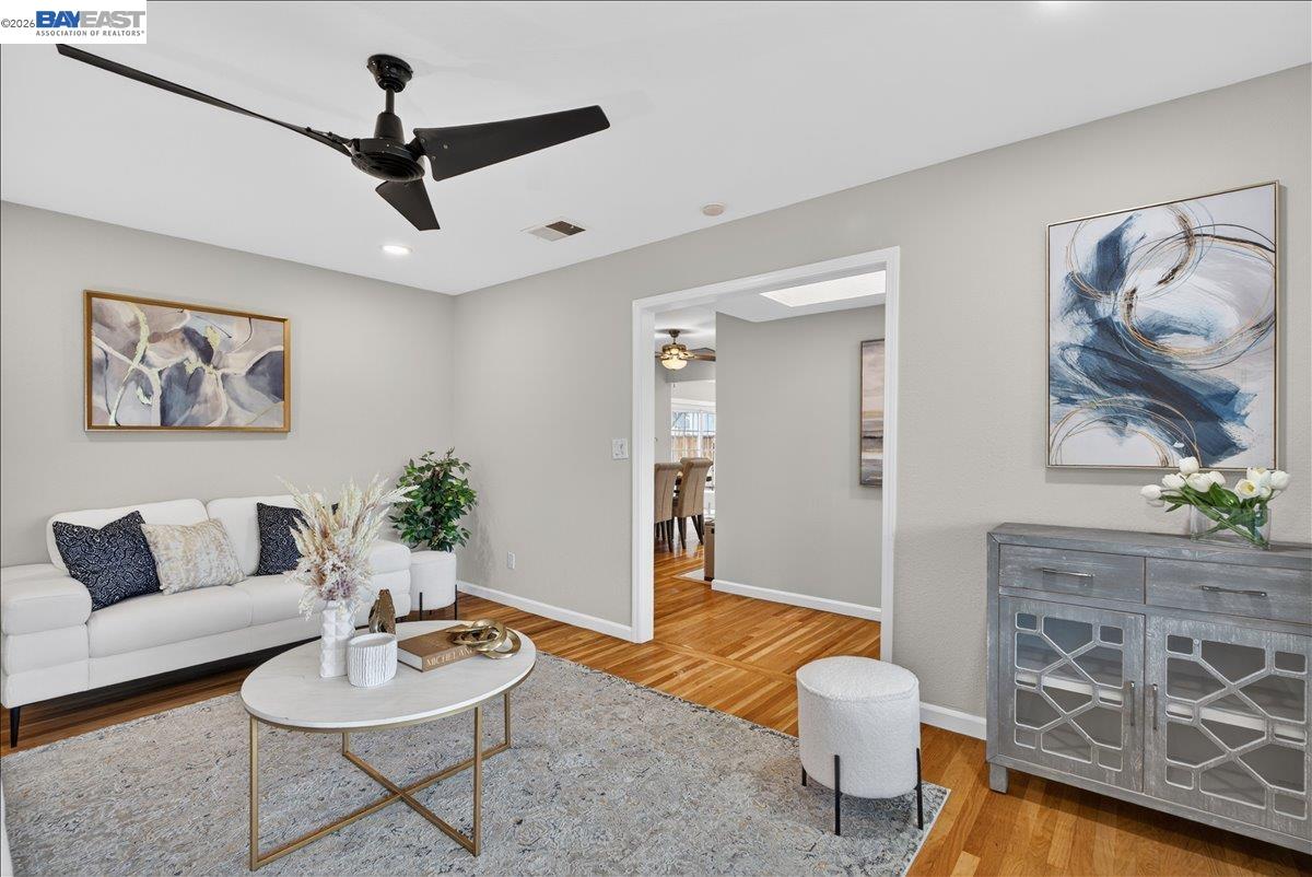 Detail Gallery Image 8 of 35 For 6168 Inglewood Dr, Pleasanton,  CA 94588 - 3 Beds | 2 Baths