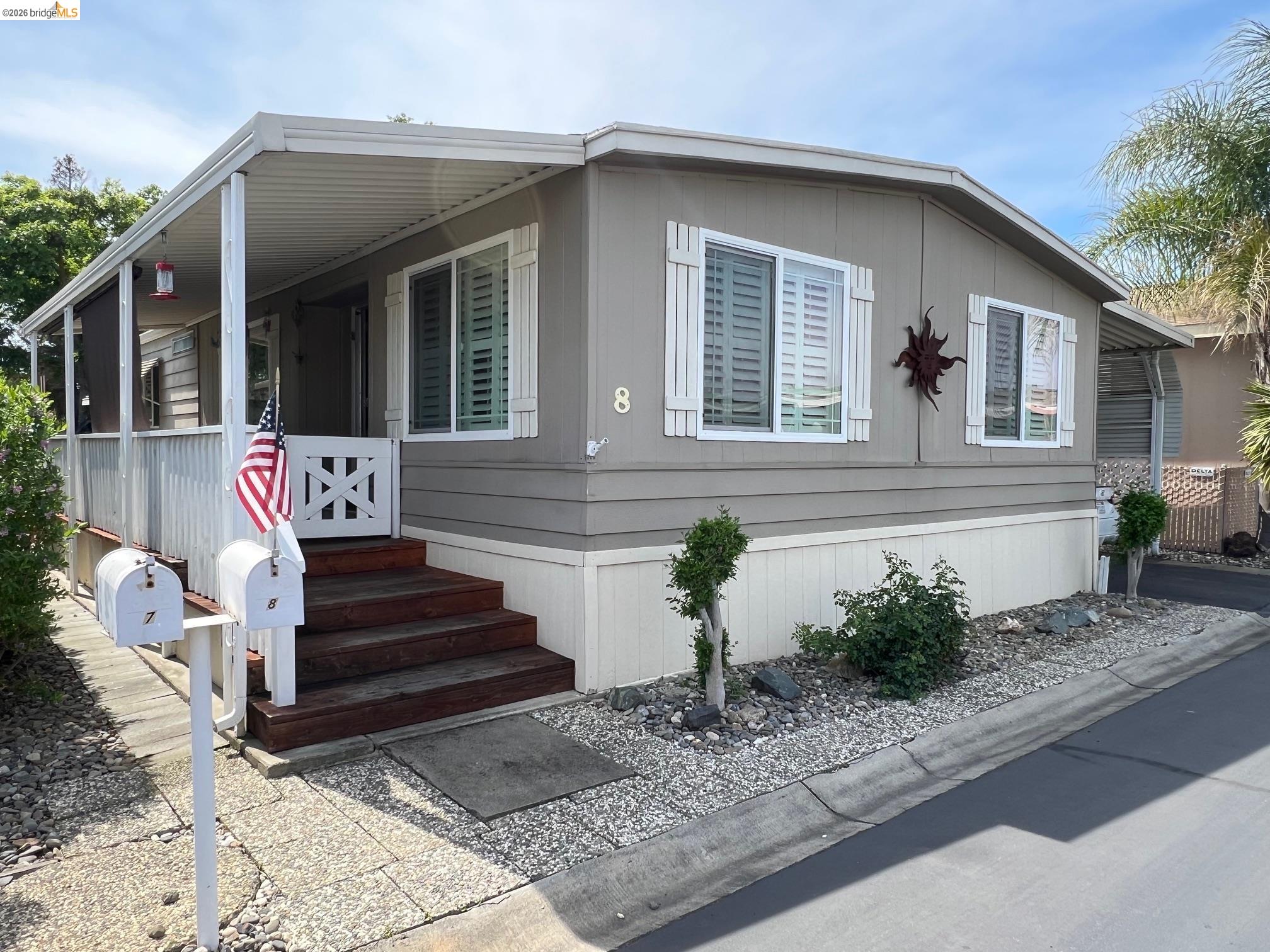 Front Image Thumbnail for EB41129372