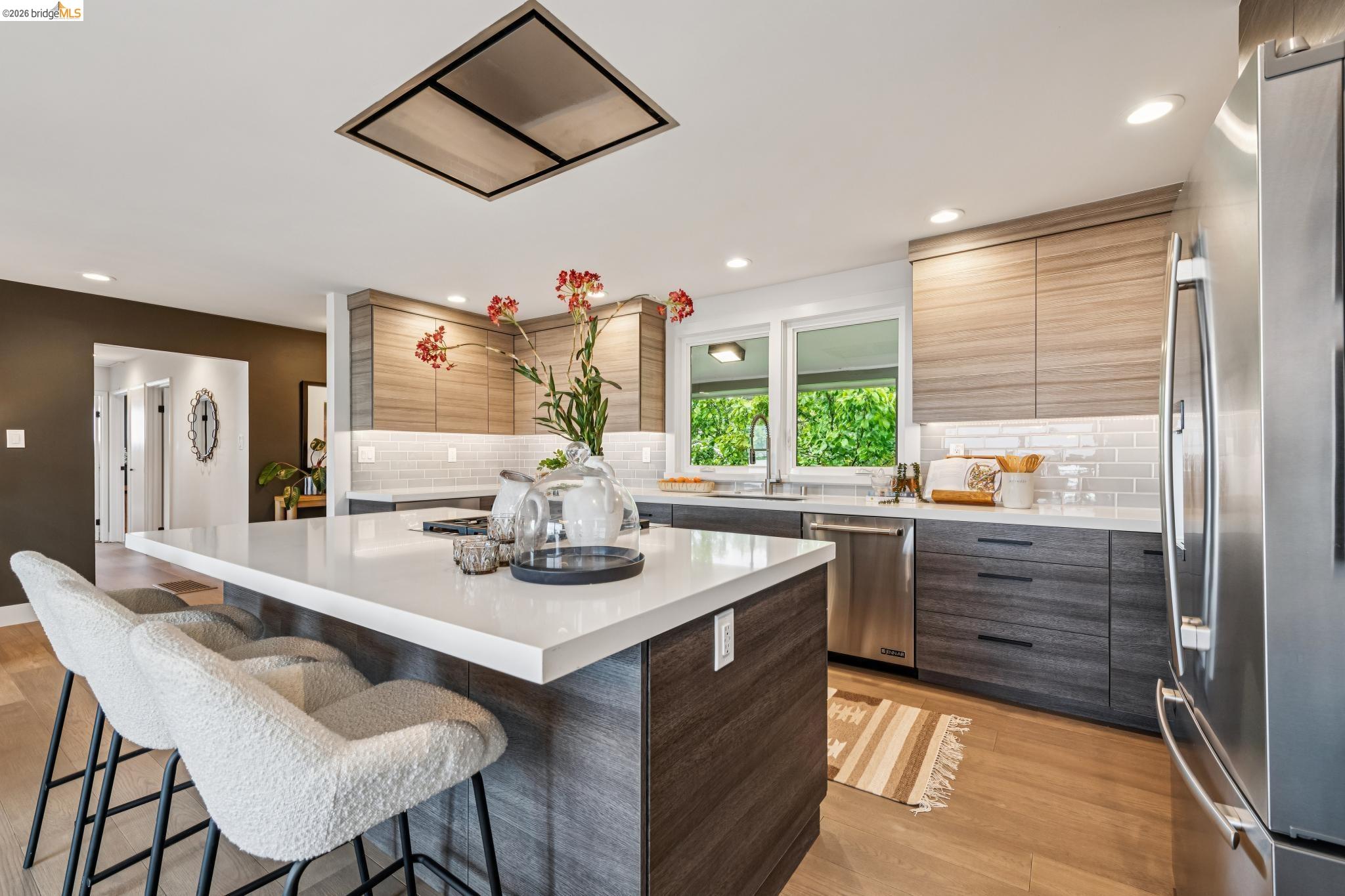 Detail Gallery Image 12 of 60 For 341 Rishell Dr, Oakland,  CA 94619 - 3 Beds | 2/1 Baths