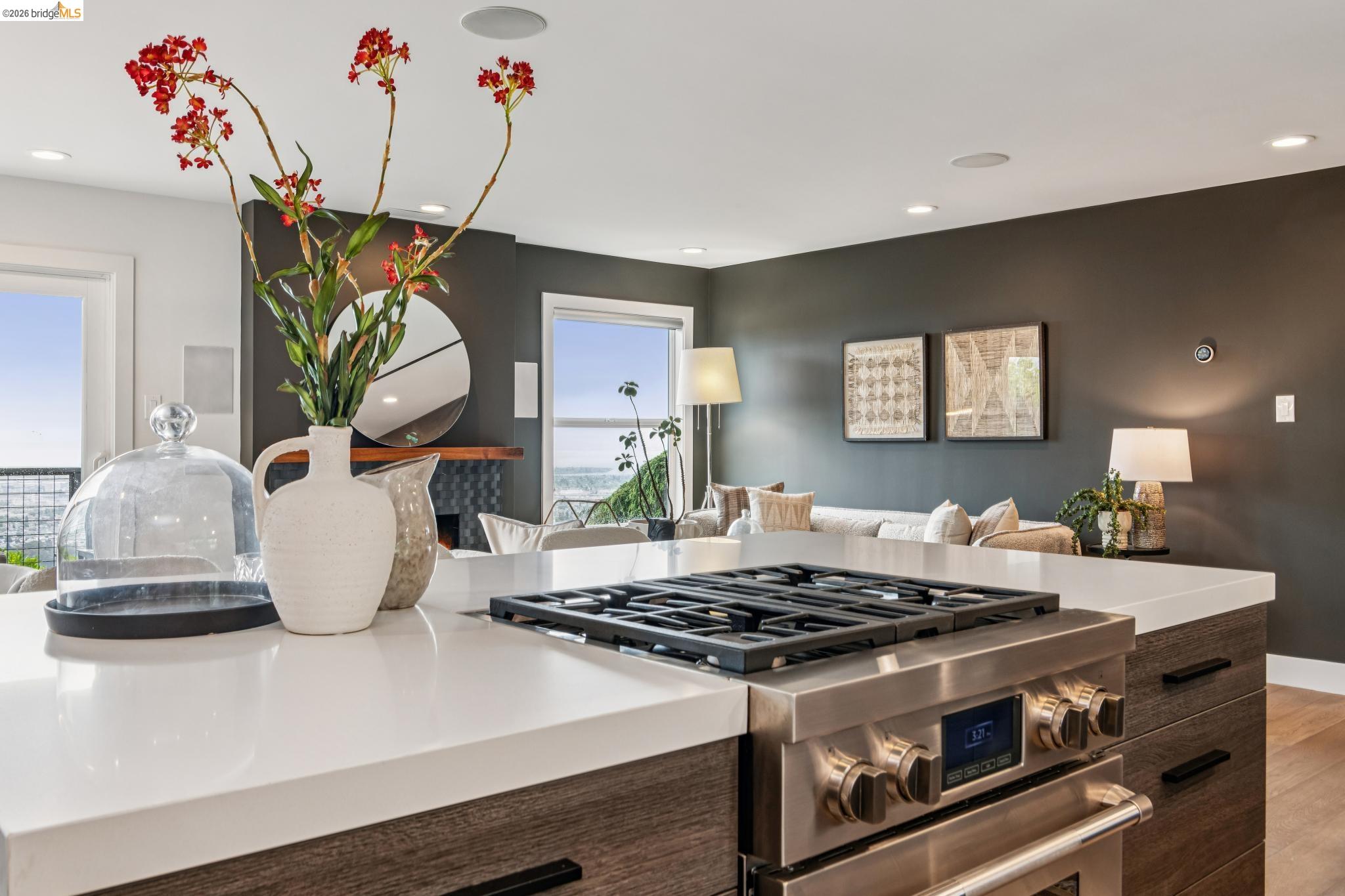 Detail Gallery Image 16 of 60 For 341 Rishell Dr, Oakland,  CA 94619 - 3 Beds | 2/1 Baths